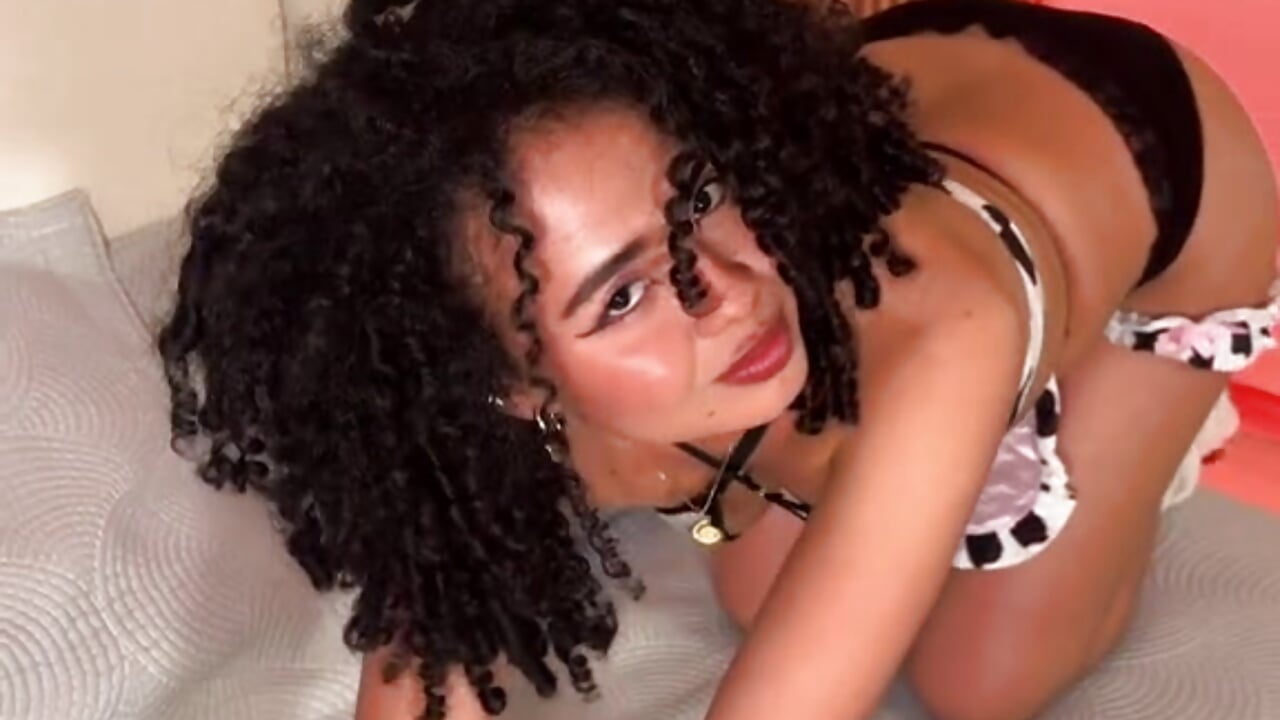 Welcome Kira – video af Kiraspell cam-model