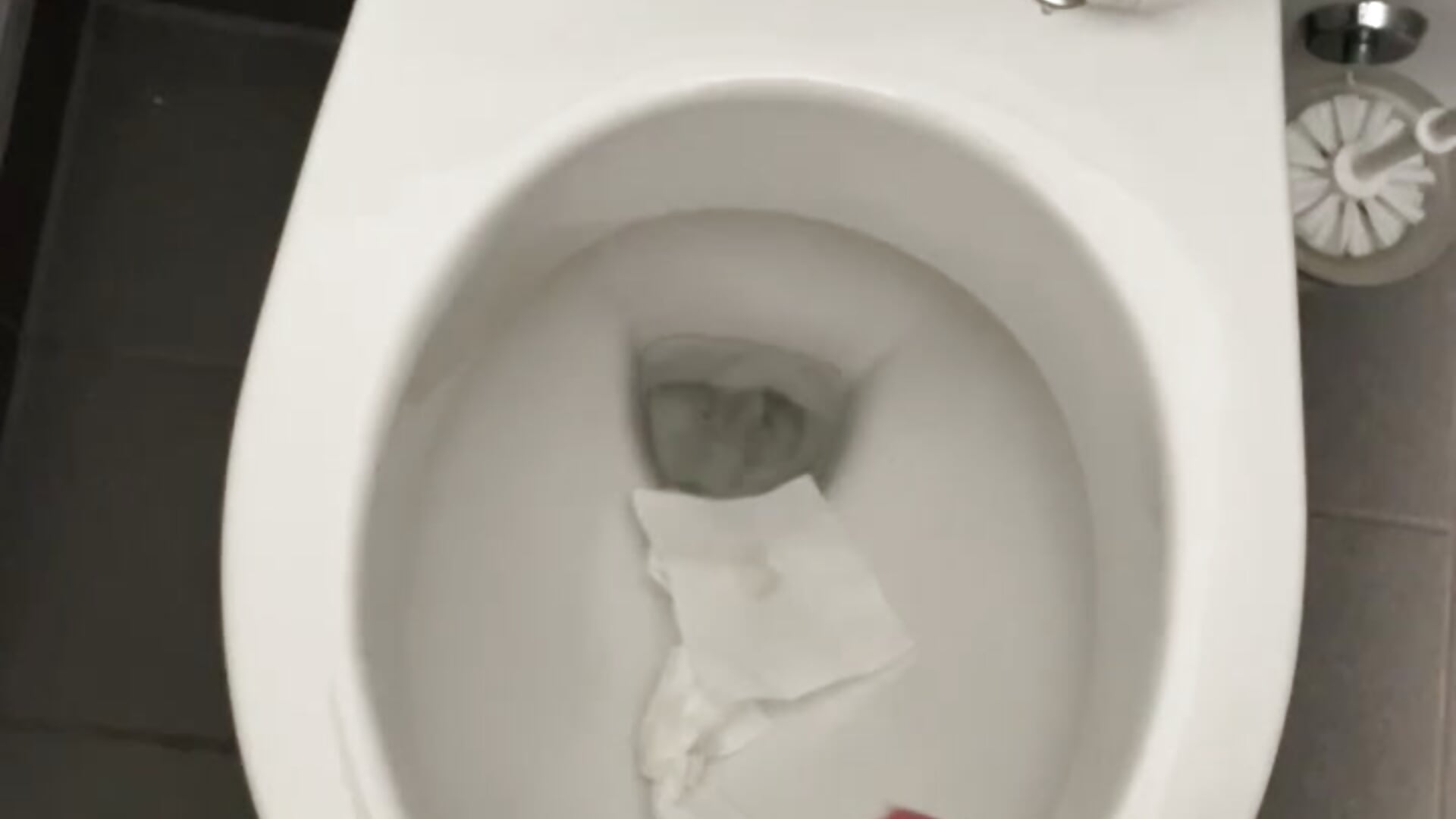 Cumshot college toilet during lesson－カメラキャストのmrnordcockの動画