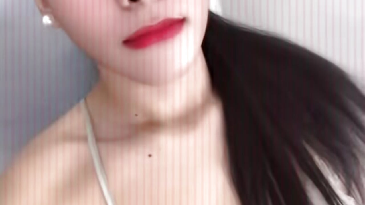 Do you think im look good mr arms strong - video by Miss_Valentine69 cam model
