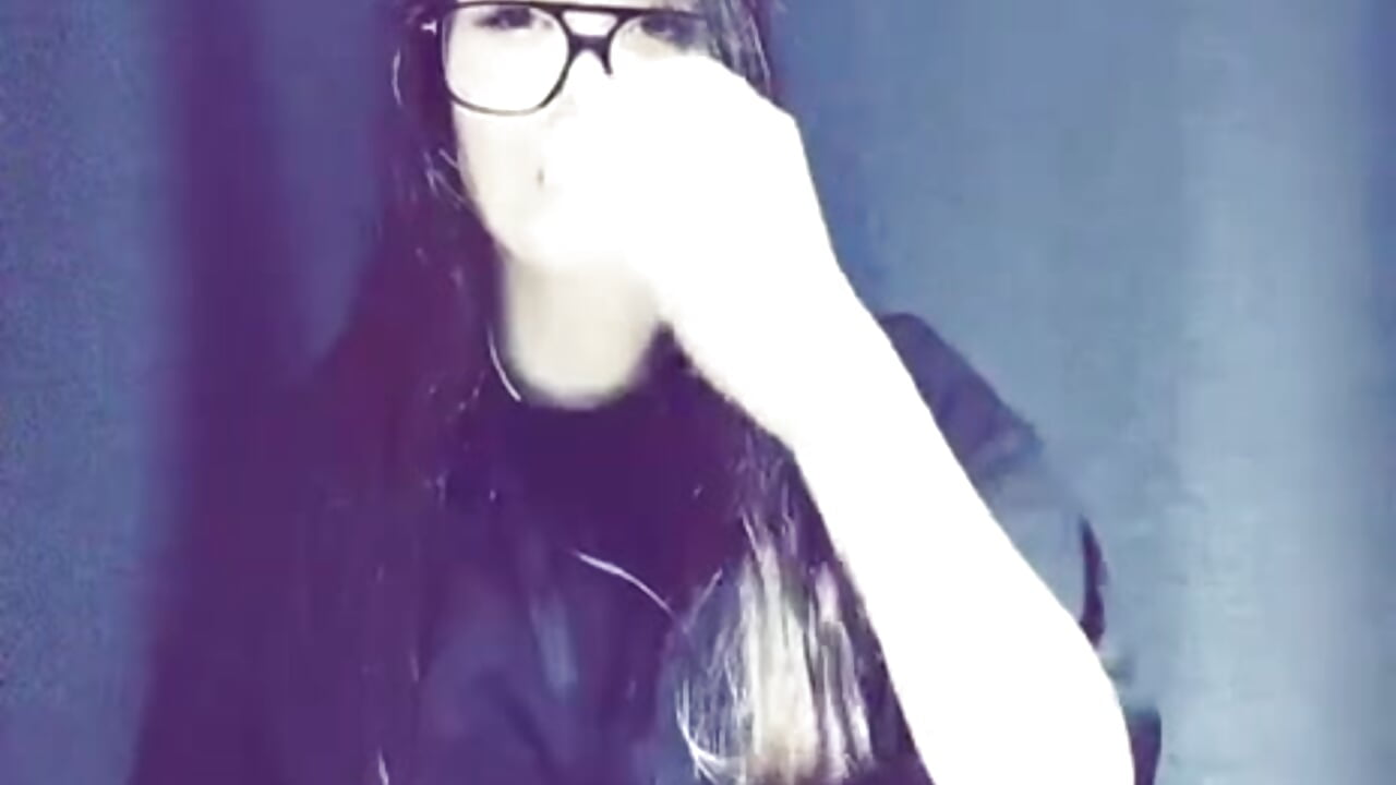 meow meow - video RileySpence kameramallilta