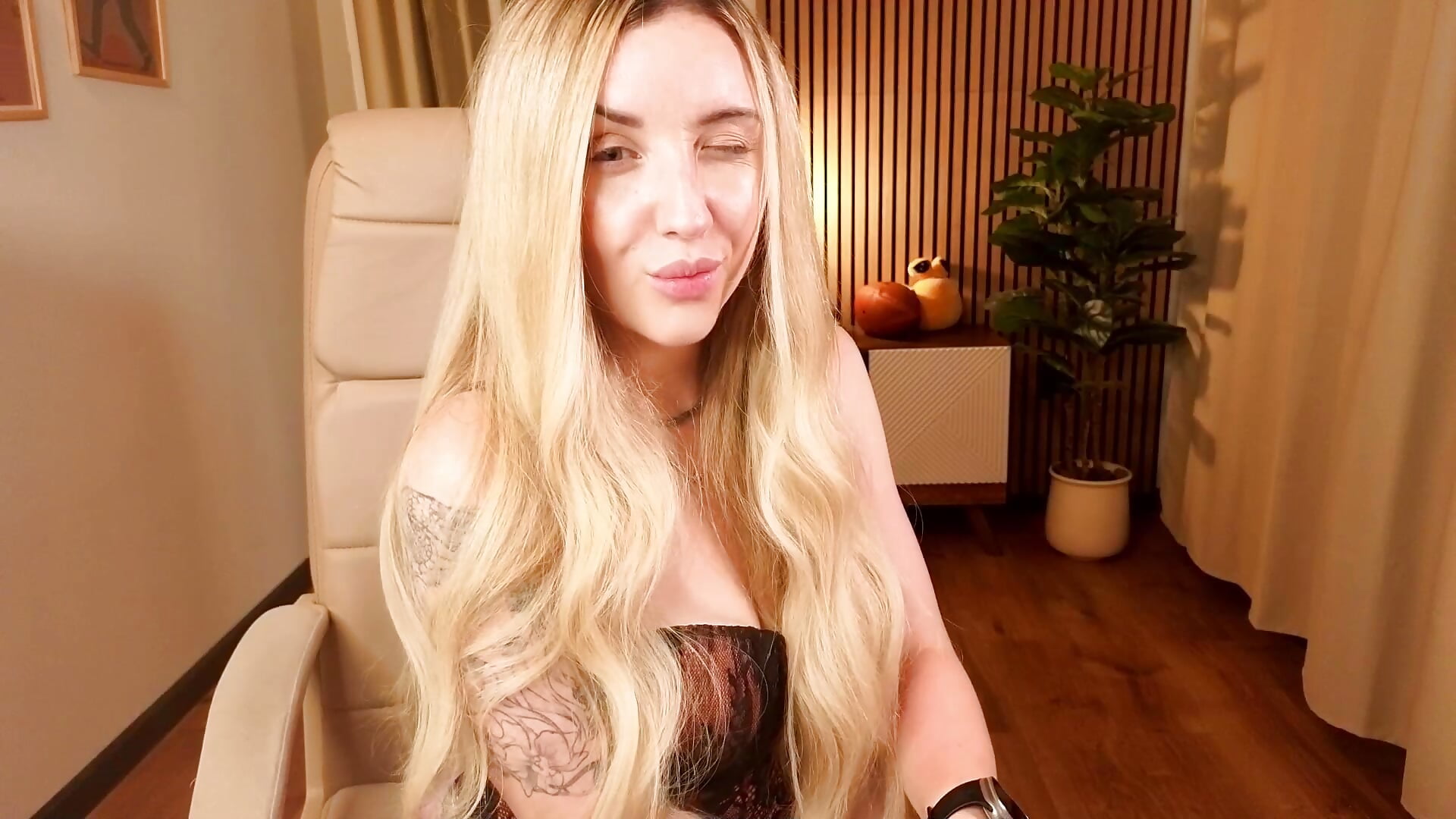 little tease - ক্যাম মডেল Mi1a_-এর ভিডিও