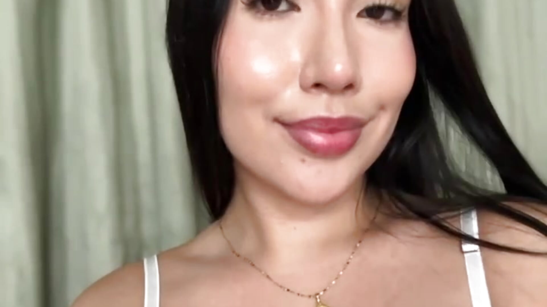 Sexy mood 👀 - video by _alicemyers cam model