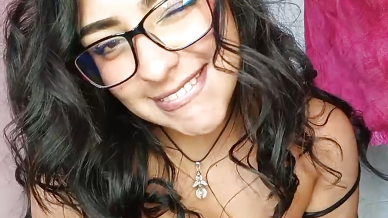 Kisses - vídeo de la modelo de cam NYX_BLOOM1