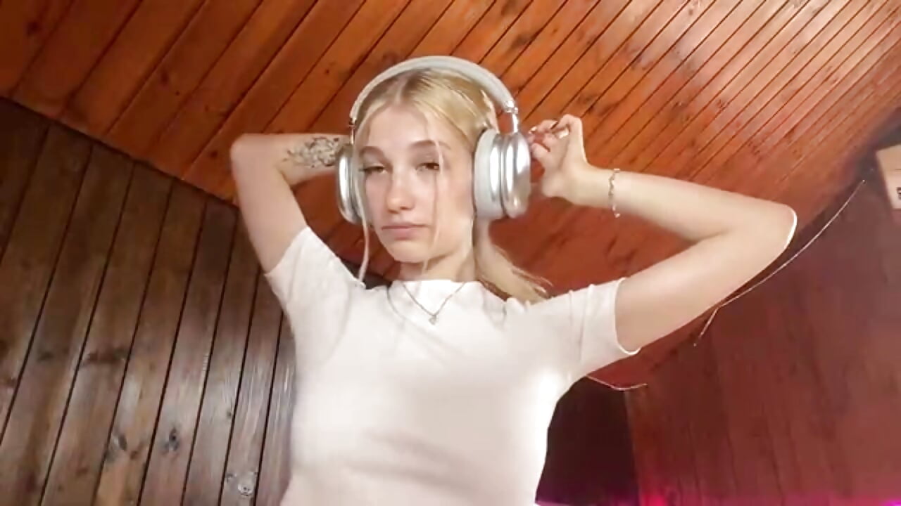 love me crazy - clip cu GlyndaMccannon model videochat