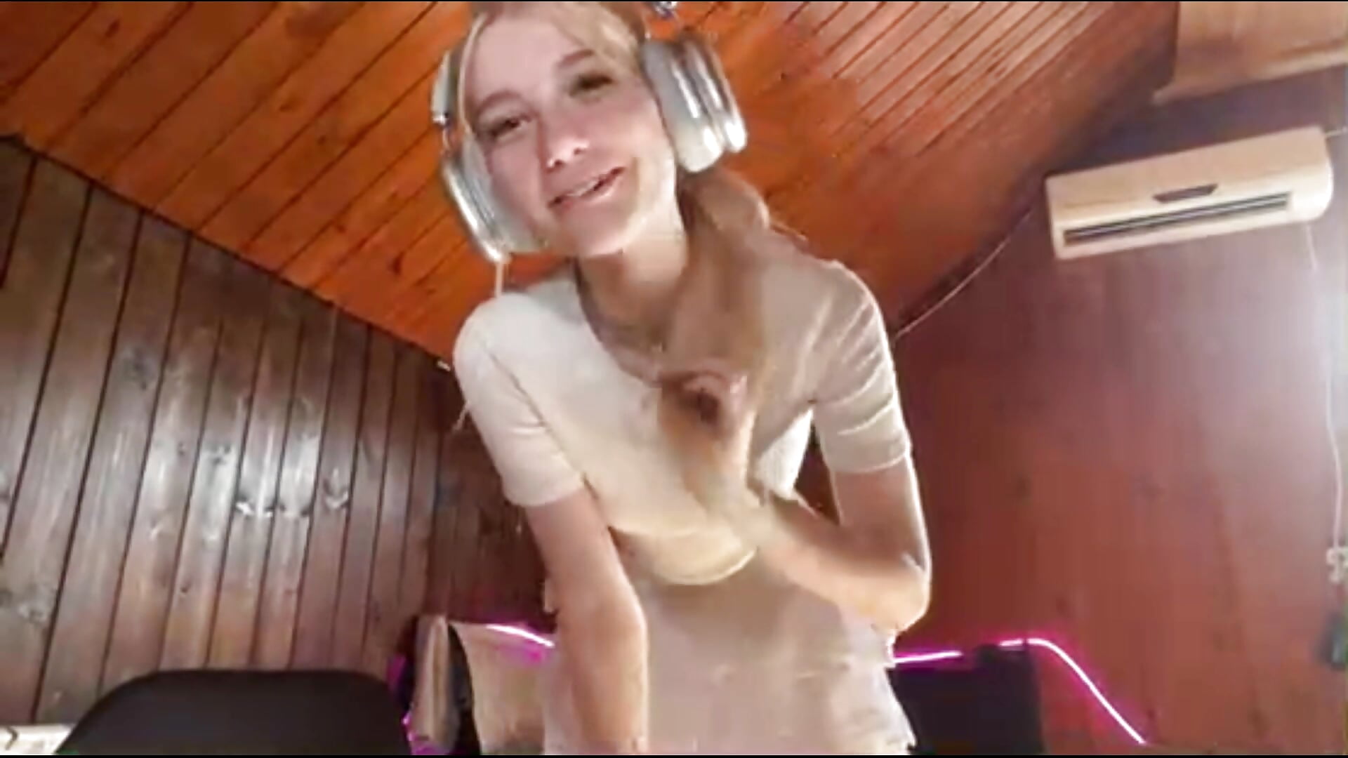 my delicate outfit - clip cu GlyndaMccannon model videochat