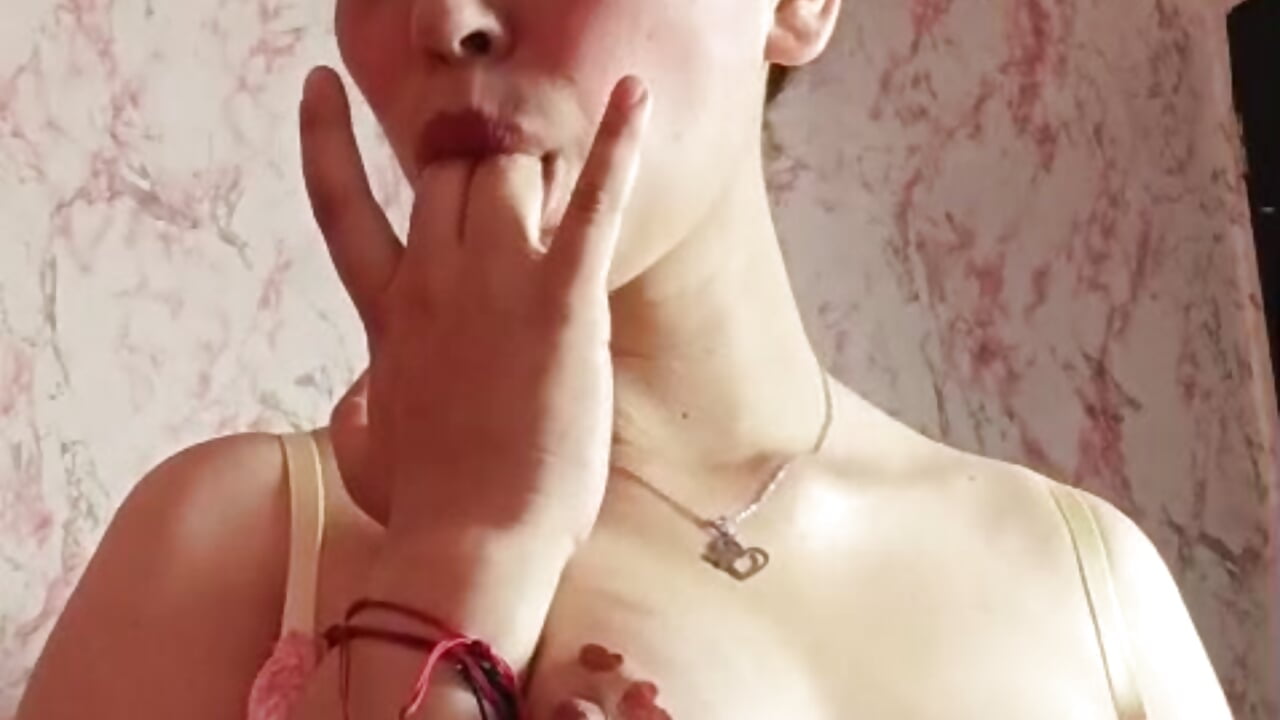 Do u want me?🔥👀－カメラキャストのemma_luxx_の動画