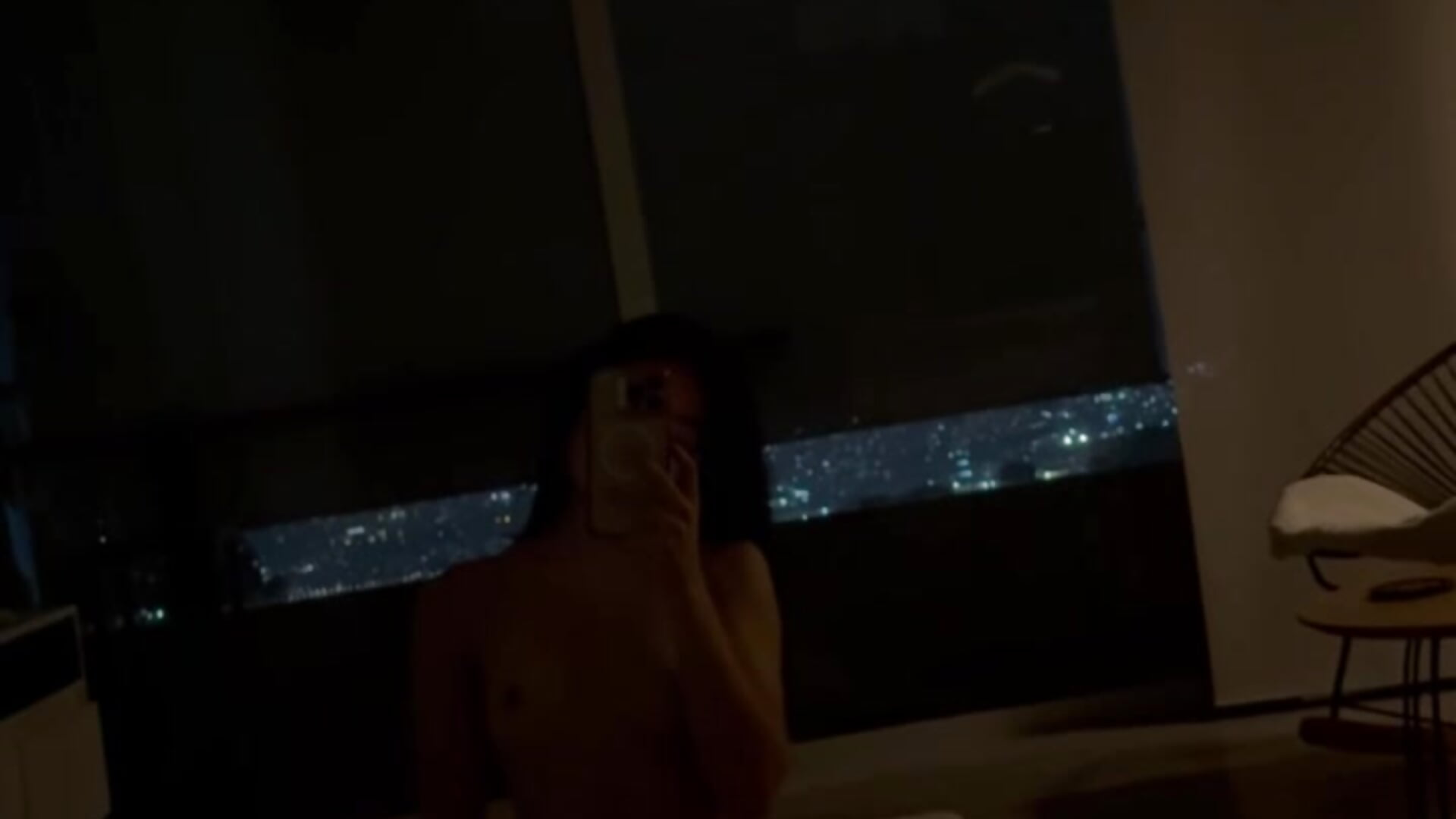 Tease body – video af gigi_rosee cam-model
