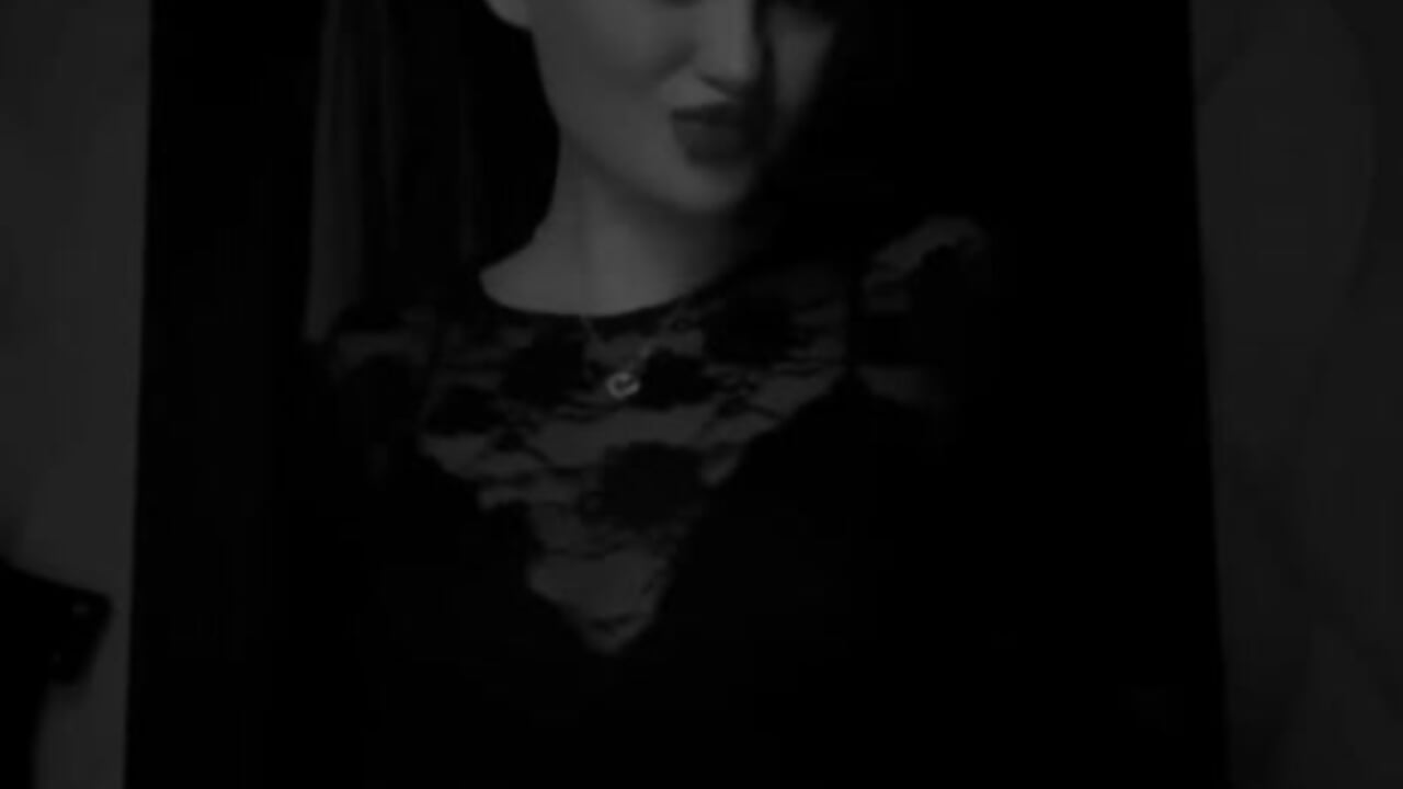 me cutie - video by elsa_rioni cam model