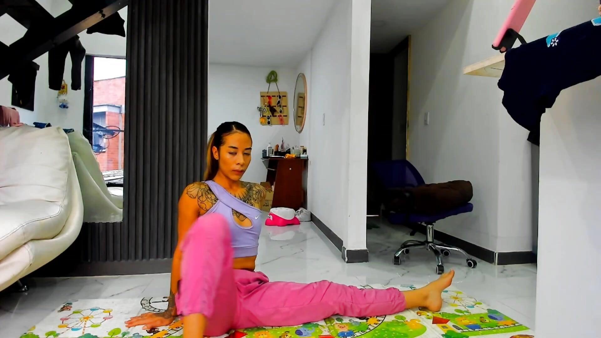 lvThat said, you don’t need to be extremely flexible to enjoy a fulfilling sex life. - video by Thebadwolf181 cam model