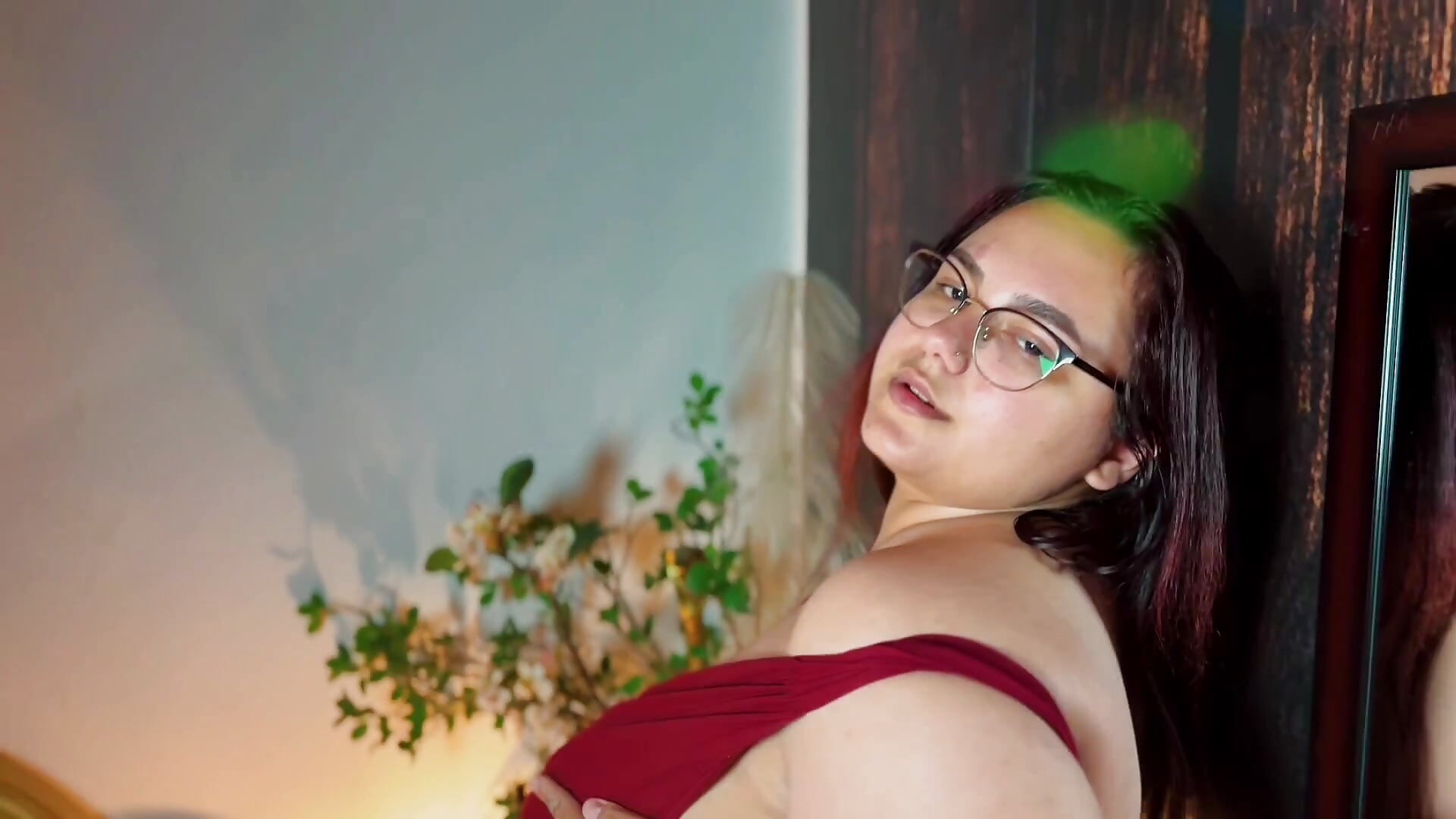Feeling naughty ? what do you think about these huge boobies? - فيديو من NeferaBabe موديل الكام