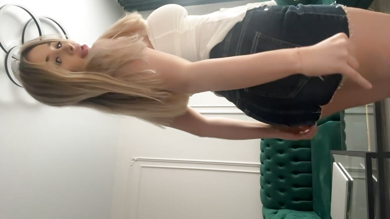 Date? – video modela na kameri LuxeKiana