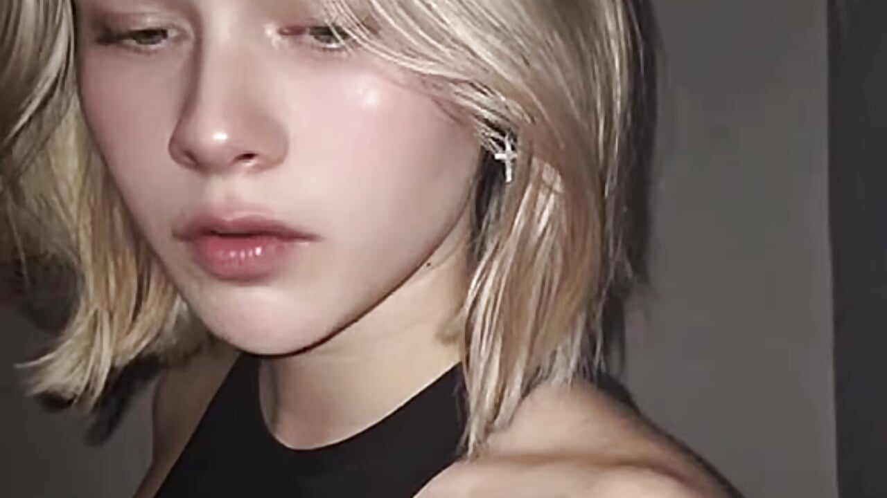 There's something cool here - video by ChloeElise cam model