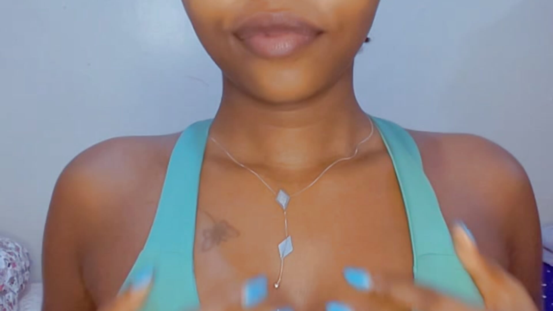 ED459C37-6DB0-4B81-9D96-DBECC357D81D – video modela na kameri Youngangel4