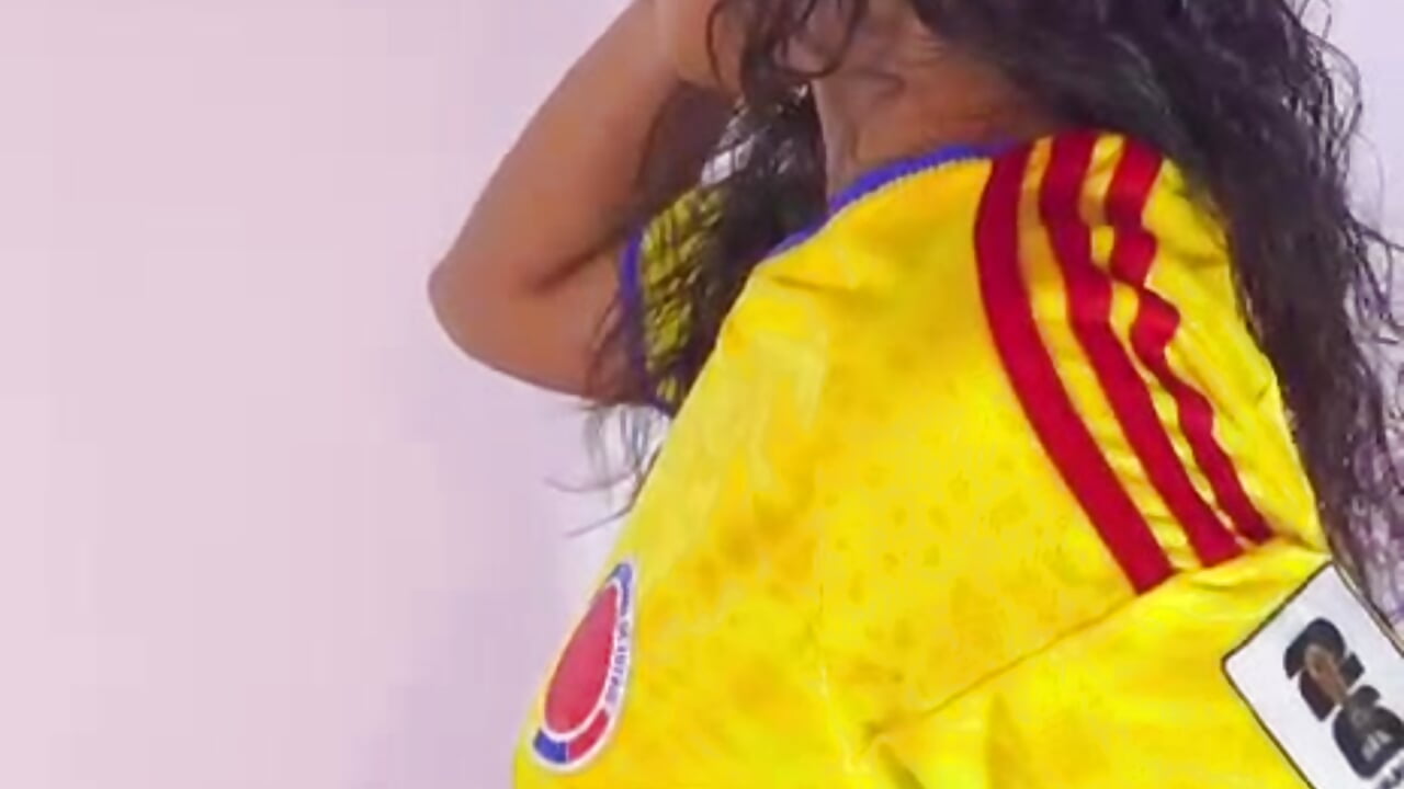 Sometimes a look says too much💋 – video modela na kameri AlexaMorelli