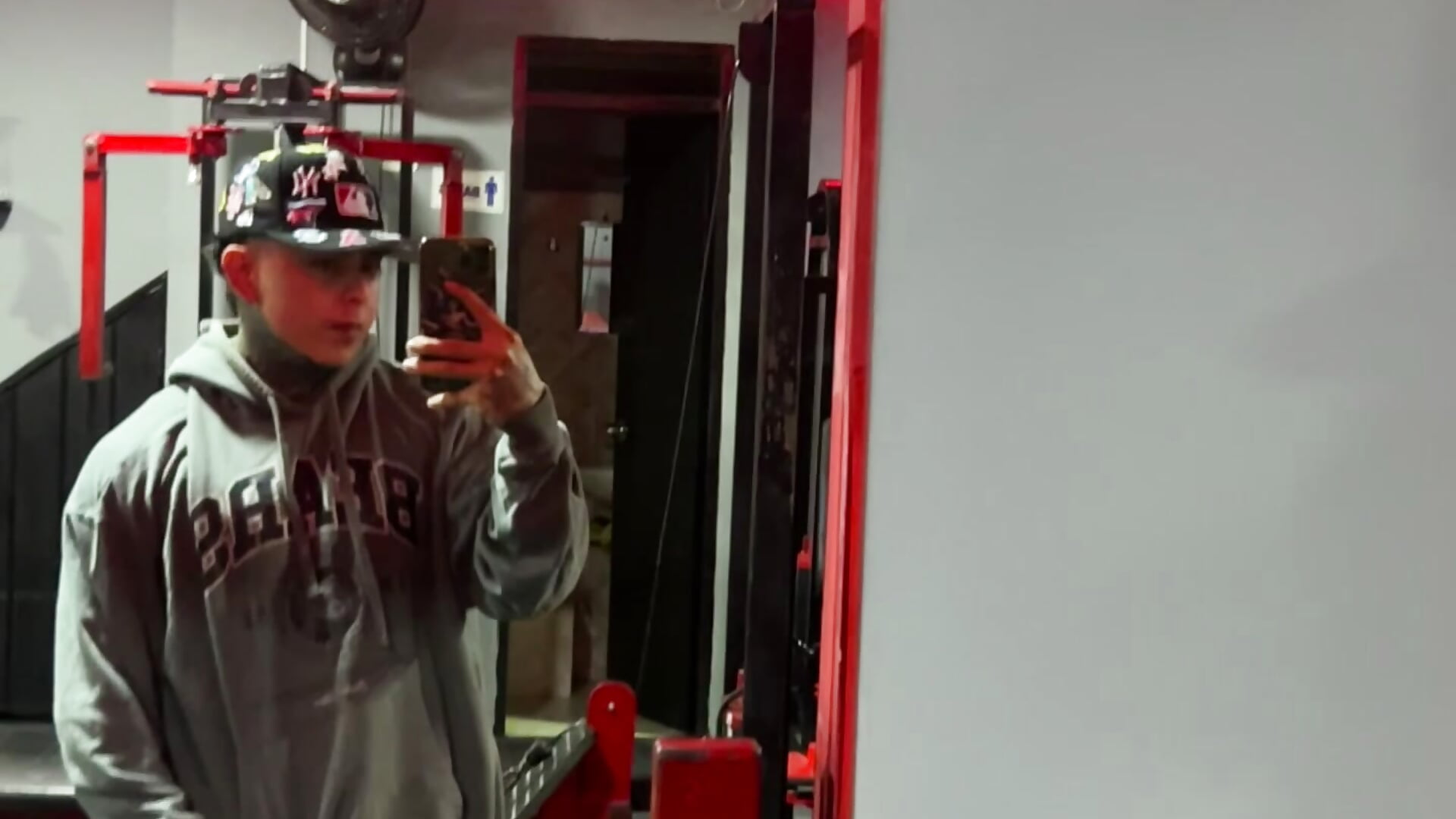 Gym – video modela na kameri KevinSanchez420