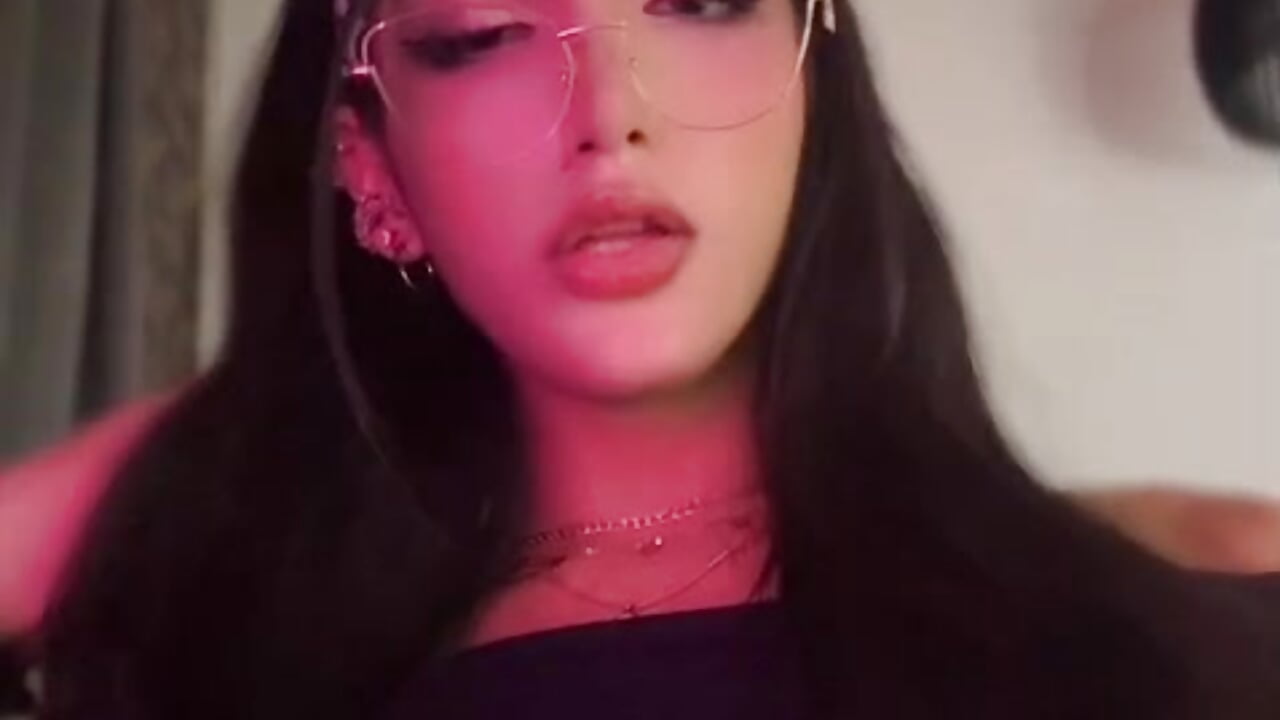 profile-intro-video-1782352489 - video by Mady_cooper1 cam model