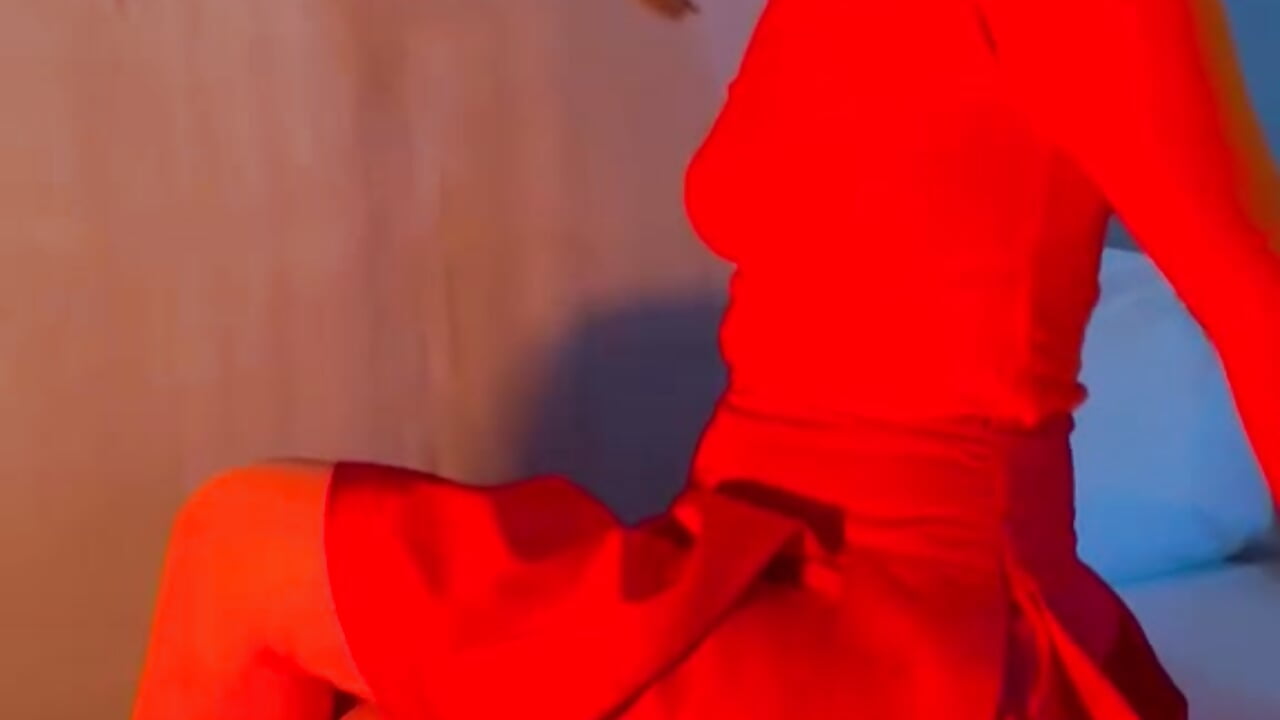 The mystery is heating up… 🔥🧡 - vidéo du modèle de showcams coco_hirunkitty