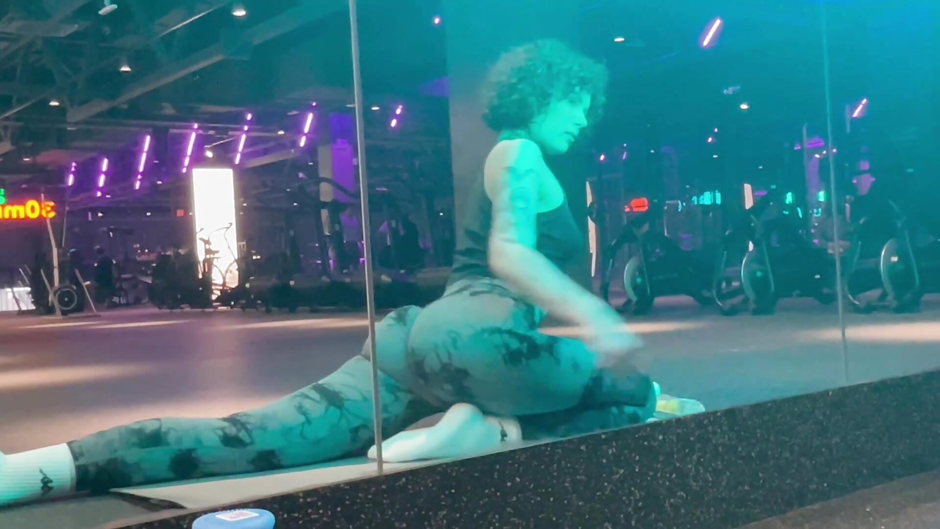 gym time - video oleh model kamera brightmuffin