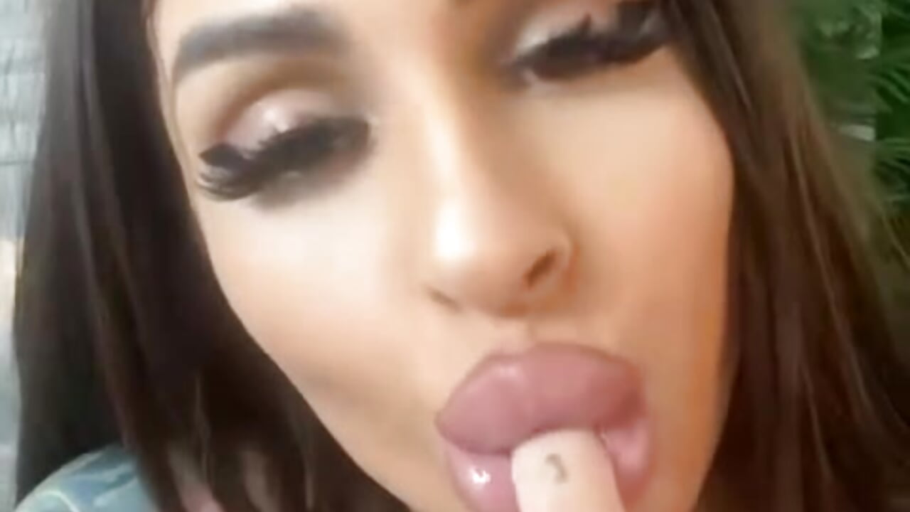 Suck fingers