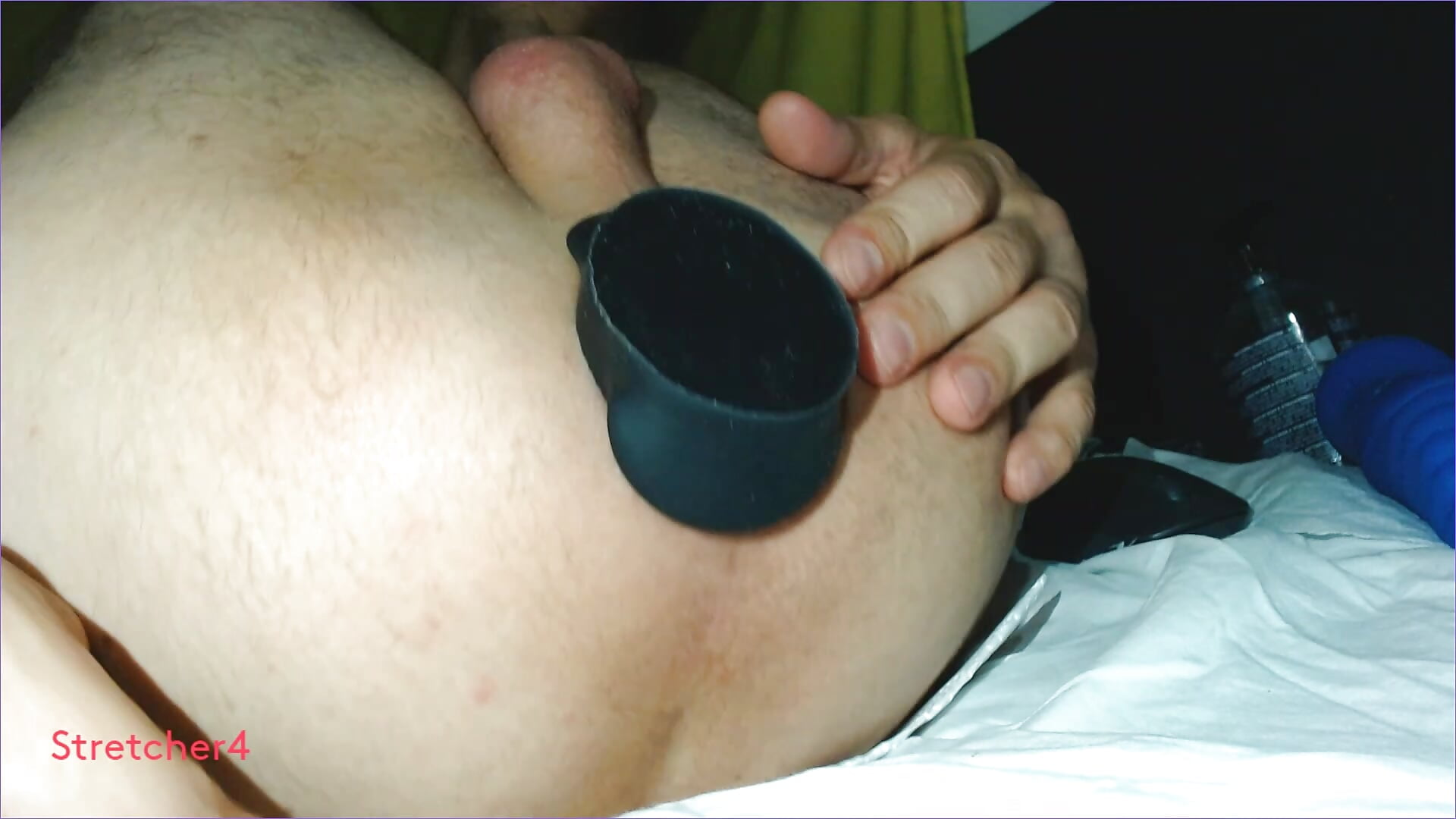 Gape after Huge Plug - video Stretcher4 kameramallilta