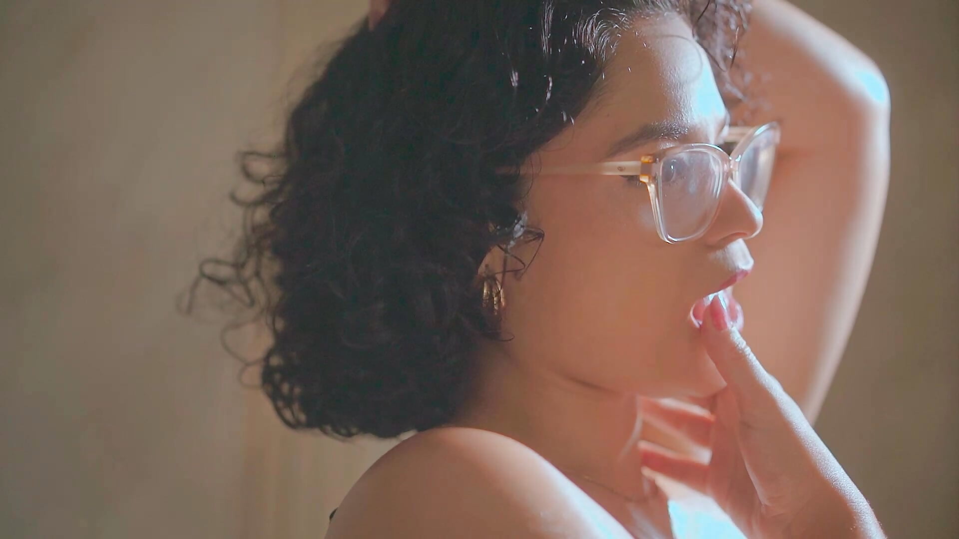 Sweet face, dangerous thoughts… stay a little longer and let me prove it – video modela na kameri KasiaHall