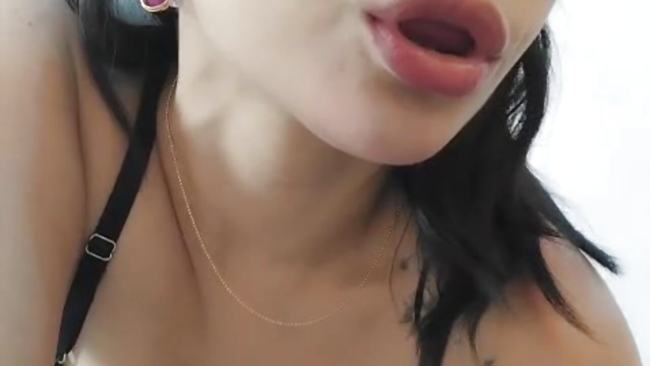 Just enough to keep you wondering – video modela na kameri KasiaHall