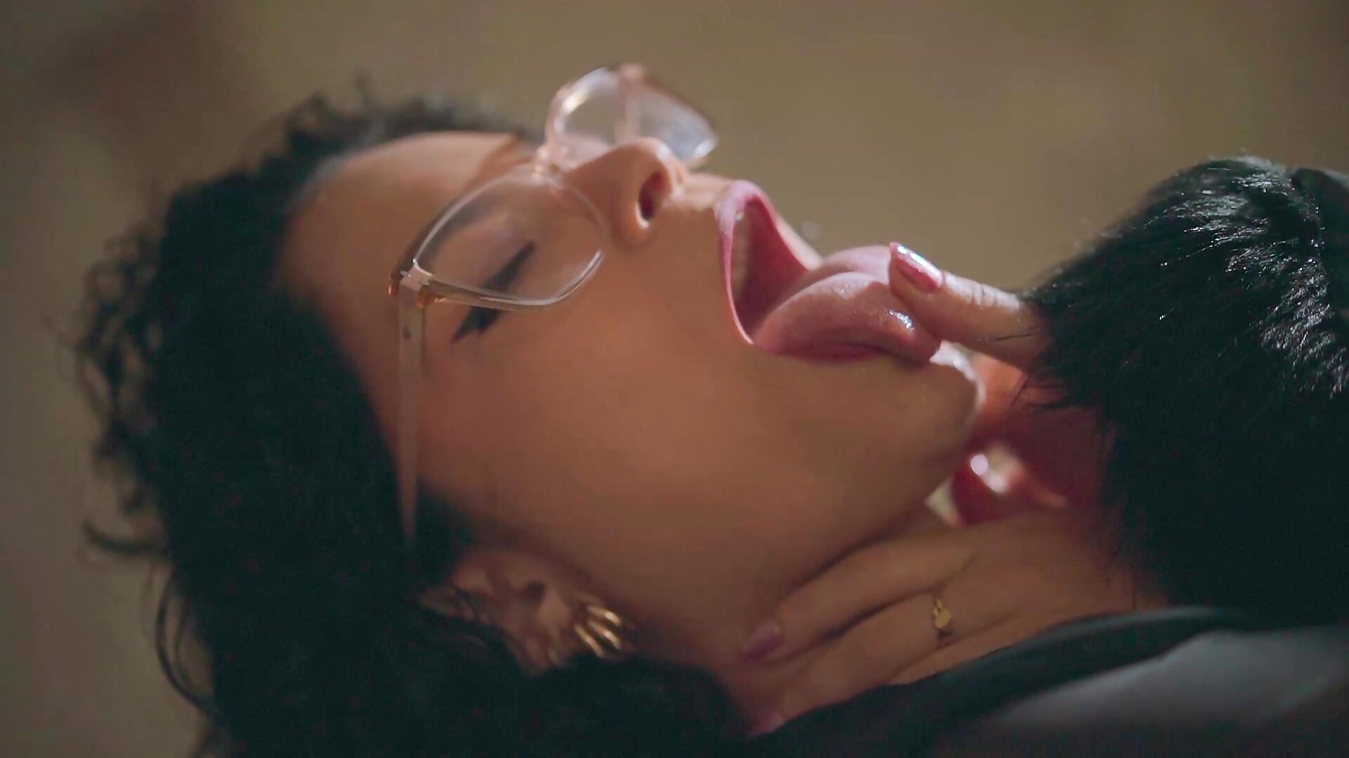 Warning: if you stare too long, you might start craving me every night – video modela na kameri KasiaHall