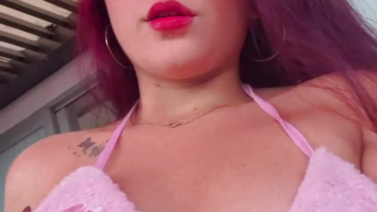 Me hot - video by Nahomy_benet cam model