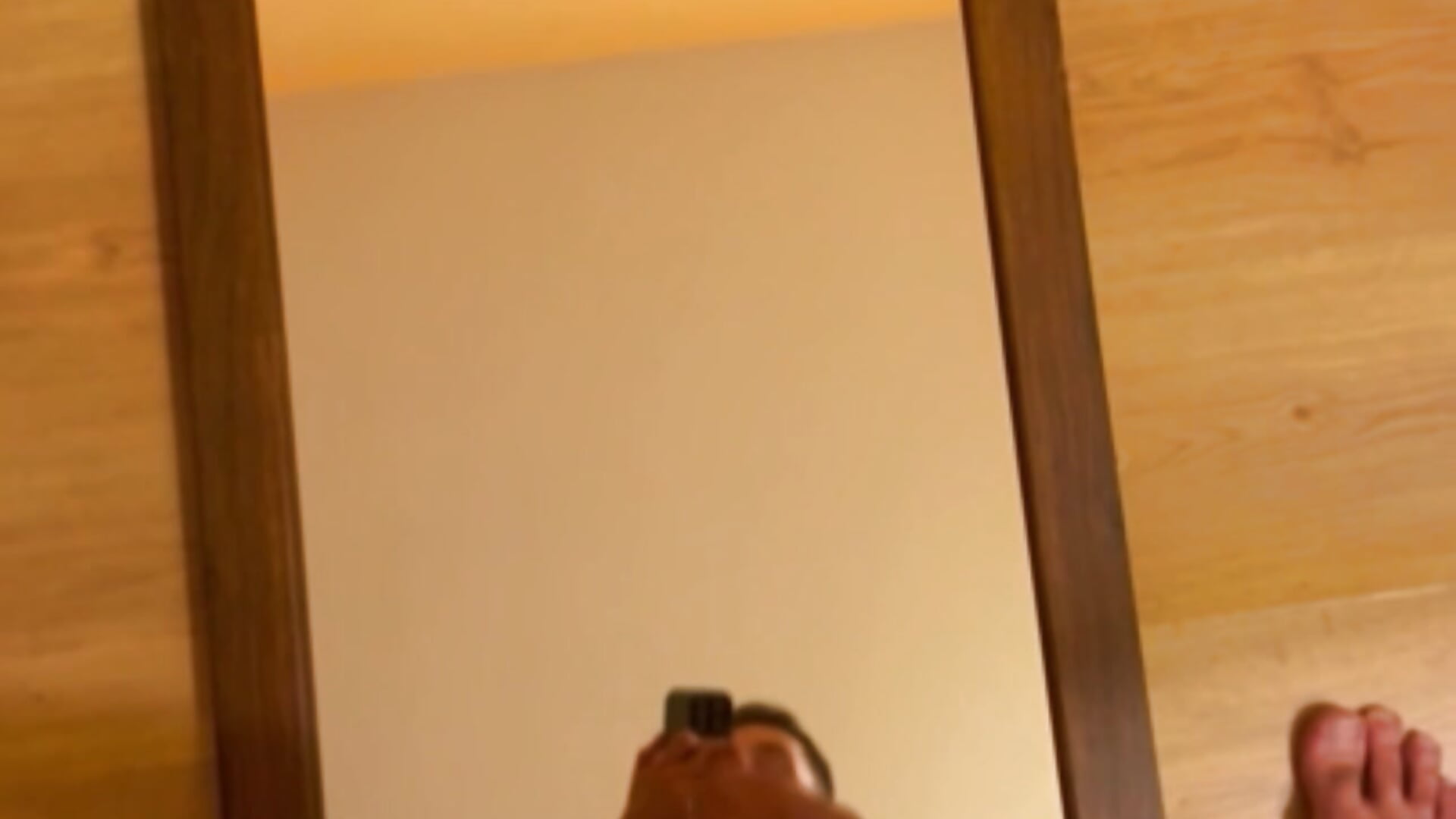 My biggest cumshot on the mirror 😈💦🪞