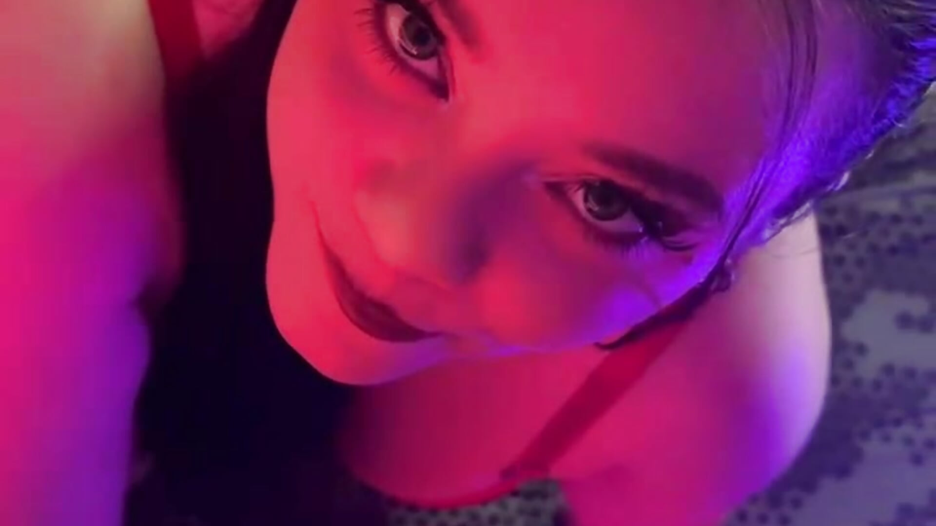 Hi♥ - video oleh model kamera HotIssa_andCris