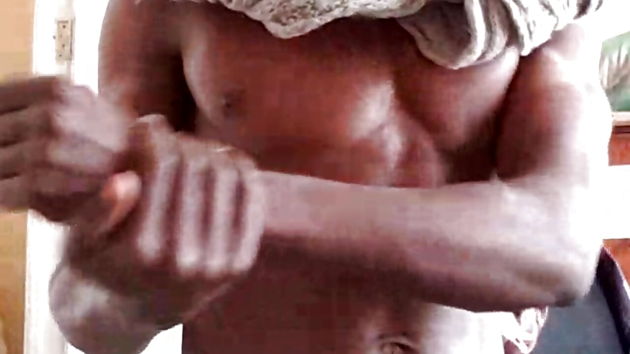Flexing my muscles..fuuck am so hot!