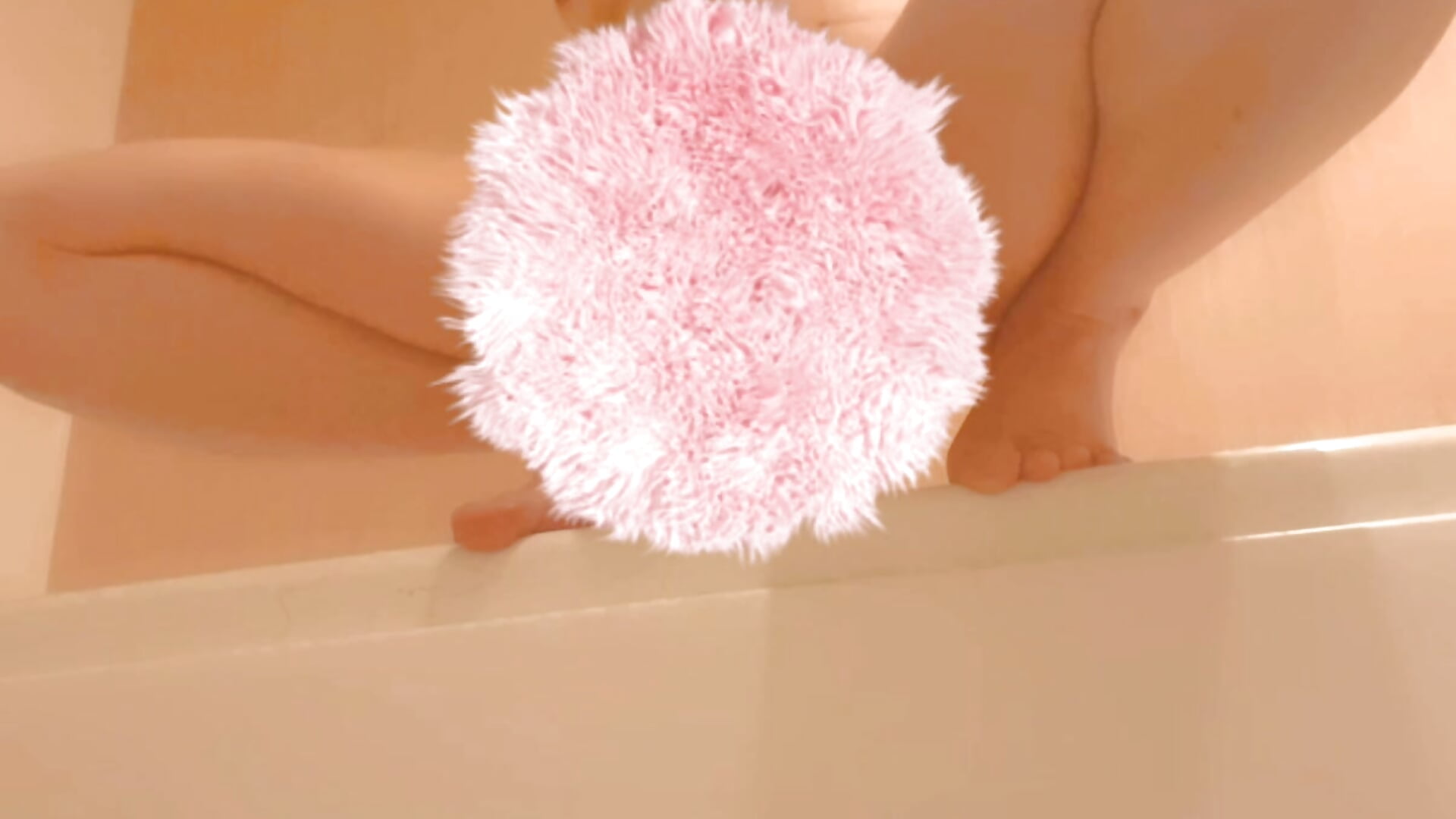 凄く豪快に潮吹くのは気持ちいい－カメラキャストのko_ko_roの動画