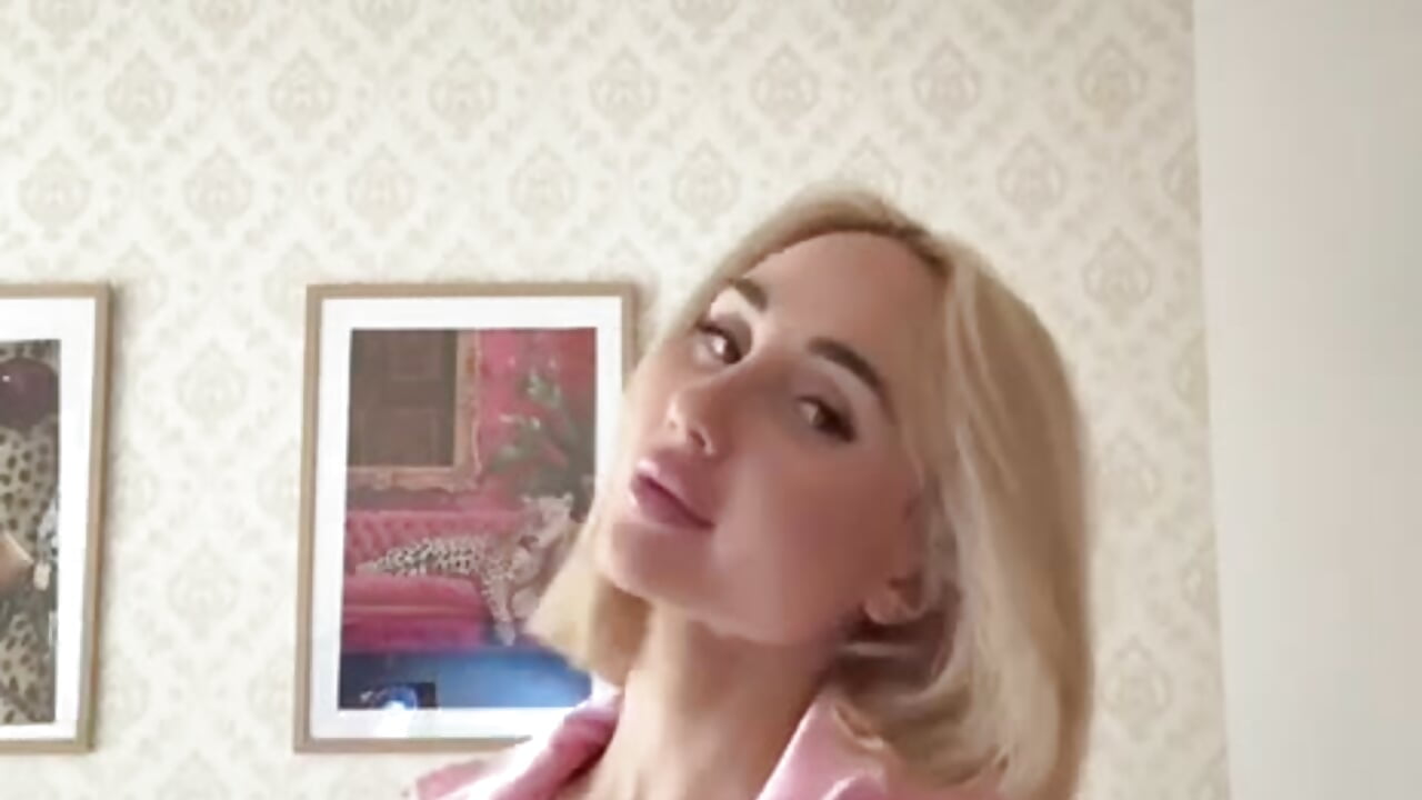Felt cute🩷🏳️‍⚧️ - فيديو من Blondie_VIP موديل الكام