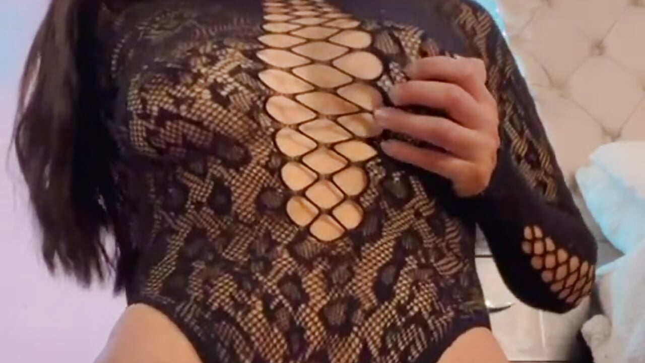 Play with my pussy