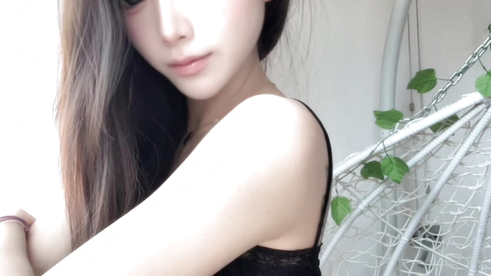 3570e9212f894da28e2a77f6175688d5 - LinLin_cpp 캠 모델의 동영상