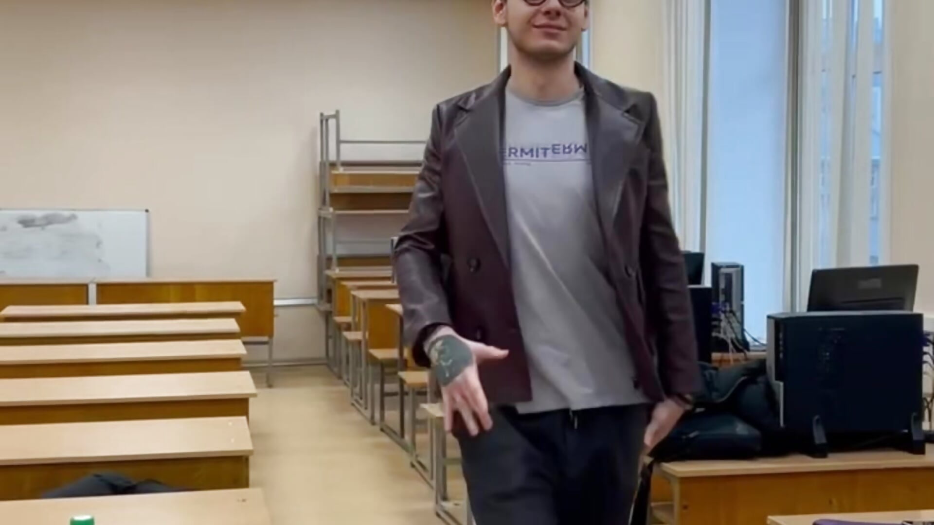 On an improvised podium😎 - Video von UniversalDicktures Cam-Model