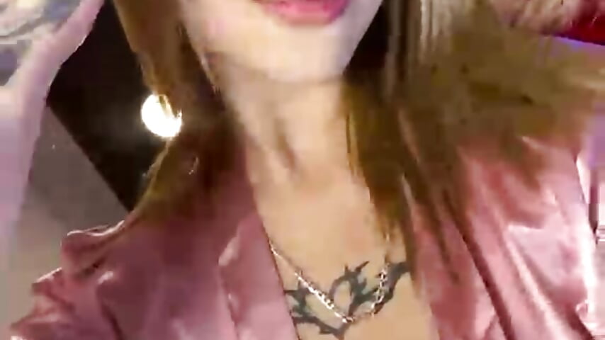 Tender smile, naughty intentions🍒😏 – video modela na kameri Alanaa_Williams