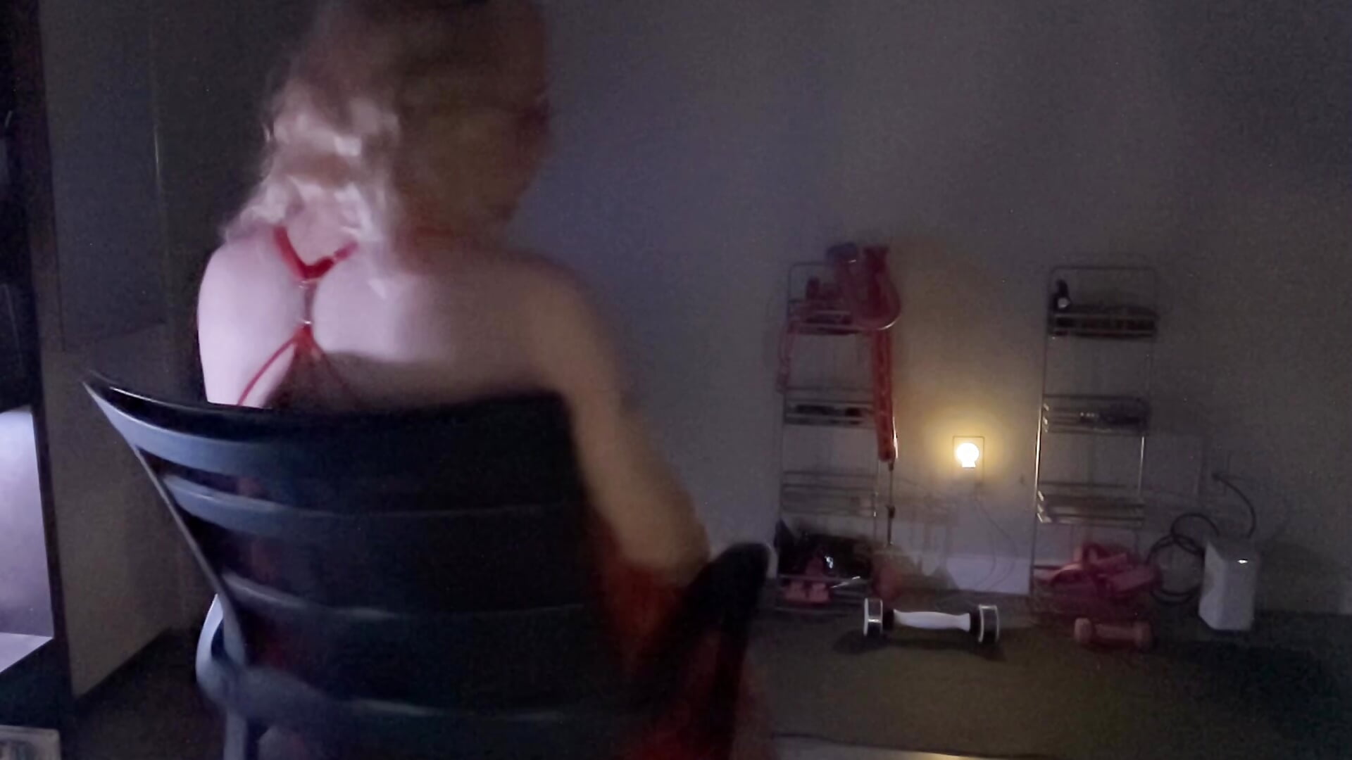 Tiffany wearing Red - video di silverbanger3 modella di cam