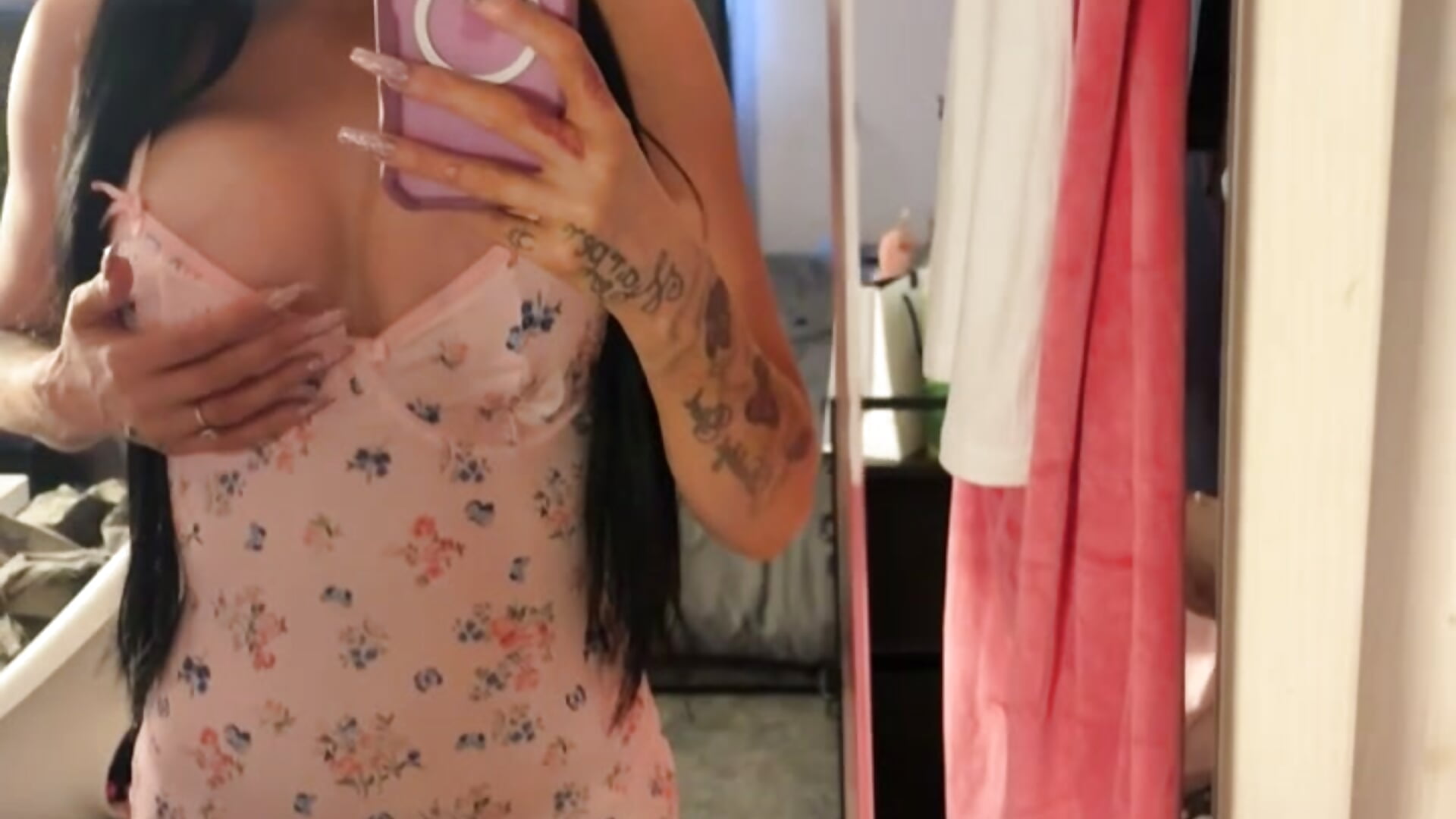 2BBB4CD4-AFCC-4E8C-B4D1-763BE1D72C35 - video by BarbieSlutt cam model