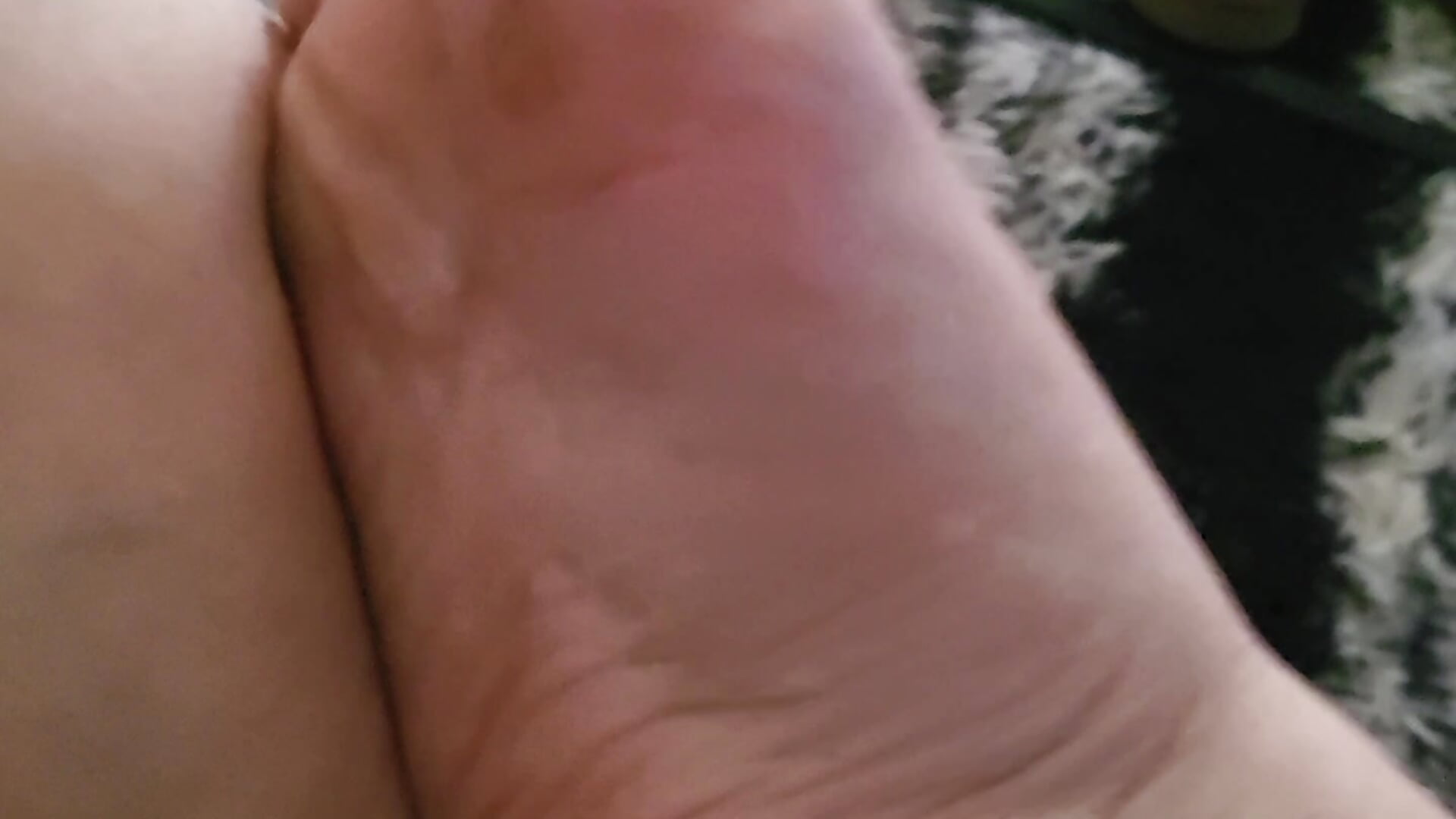 Worship my dirty feet - video by London-MollyXX cam model
