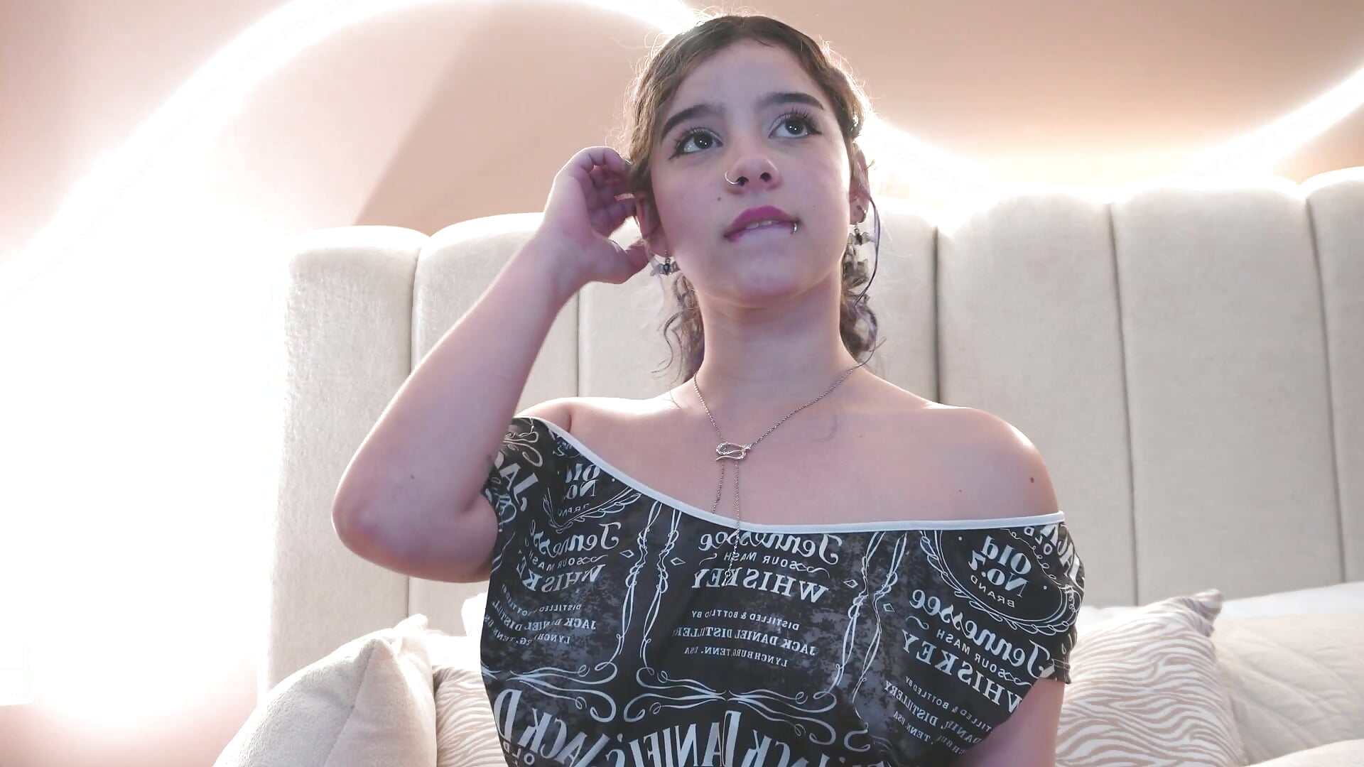 don't take your eyes off me🤍 - video by naira_velvett cam model