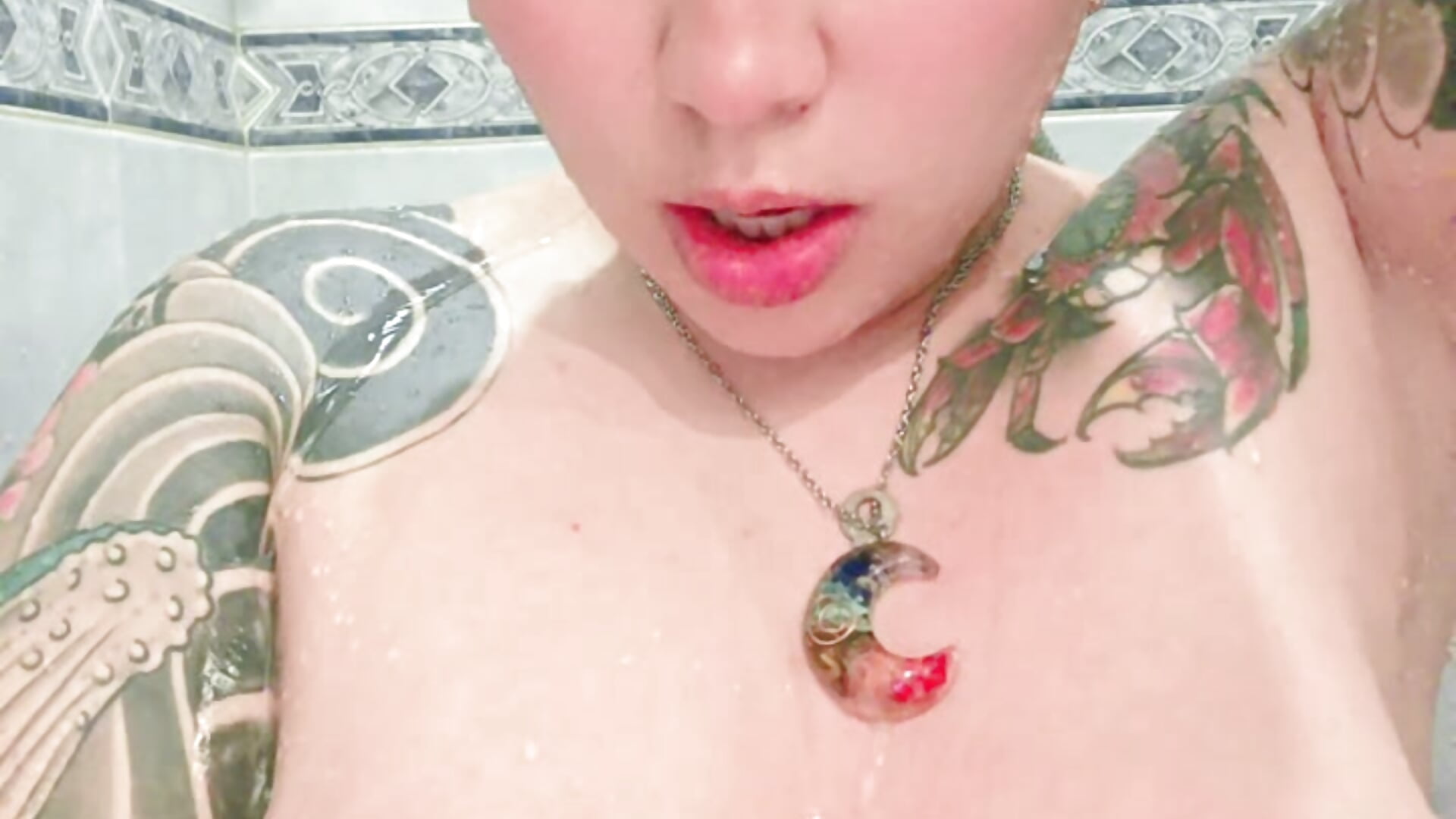 💦🍒How nice it is to close my eyes while the water falls on my breasts... 🚿💦🛀😌✨ - video di Annapinuplovex modella di cam