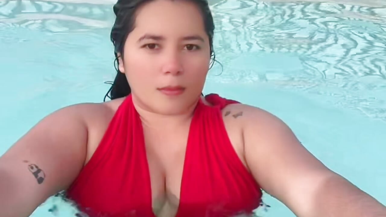 swimming - video by kitten_danna_ cam model