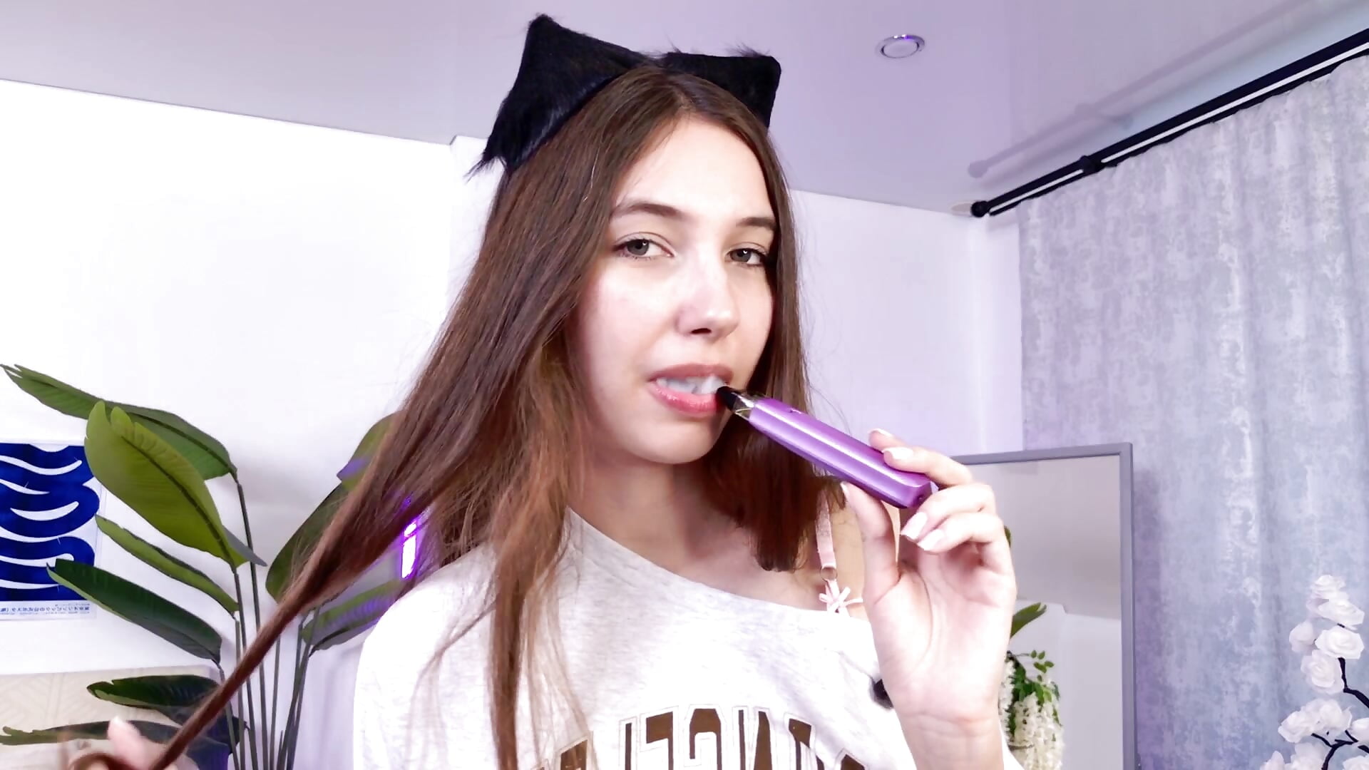 Shy Hello Video 💕 - SoftyFlow adlı kamera modelinin videosu