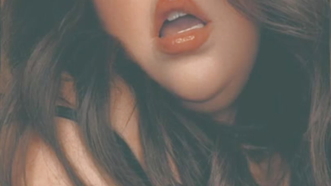 Kissme — filmik feralfarrahxoxo, modela(-lki) na kamerkach