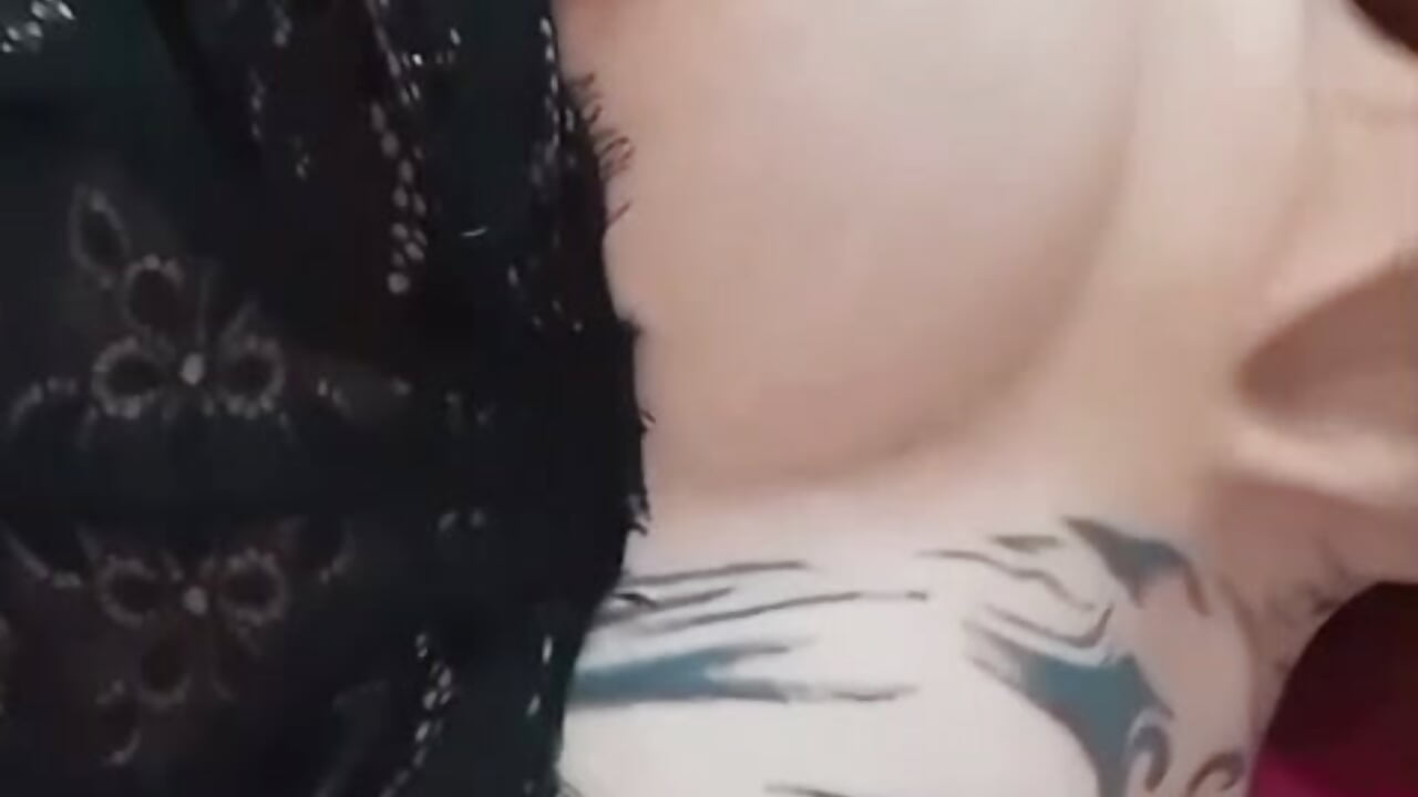 Suck my tits, honey – video modela na kameri EliMonroe
