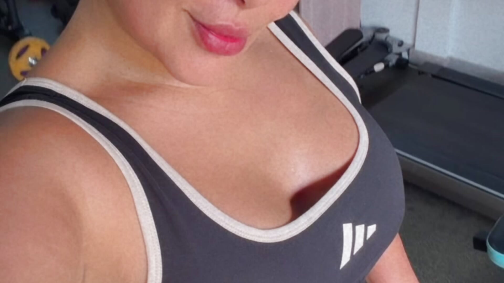 Gym 💪🏽 - vídeo de la modelo de cam PamelaCosta