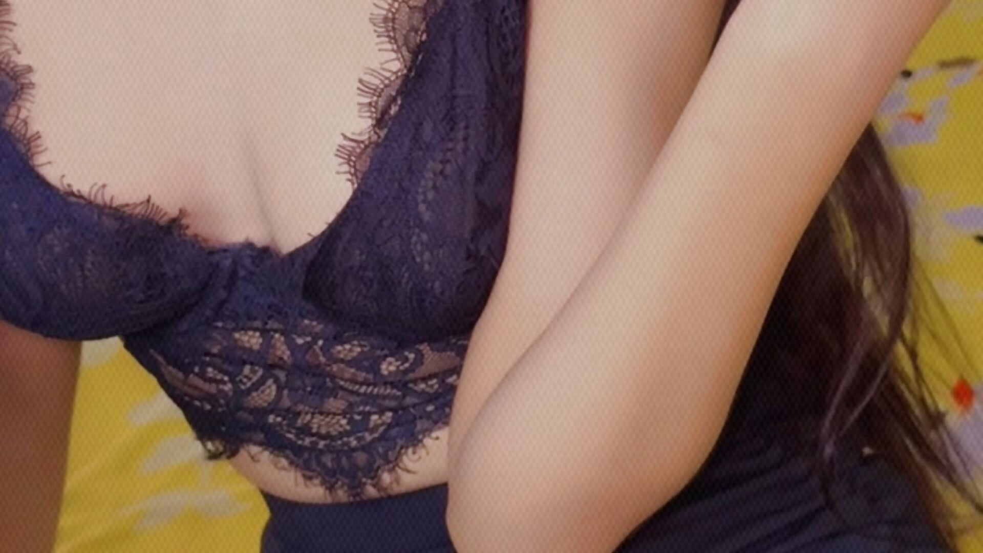 Uff horny👻 – video af Love_Sundari cam-model