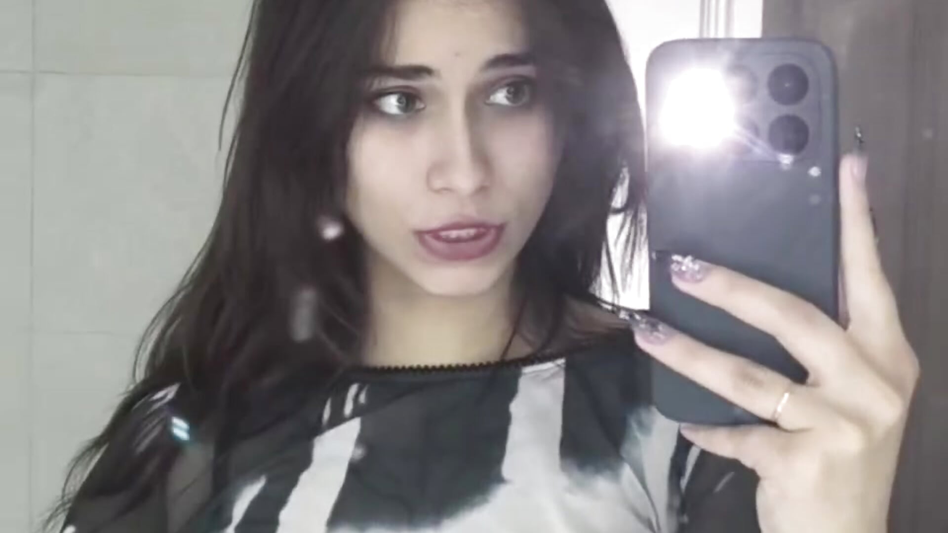 huh? - video di NovaleeBenson modella di cam