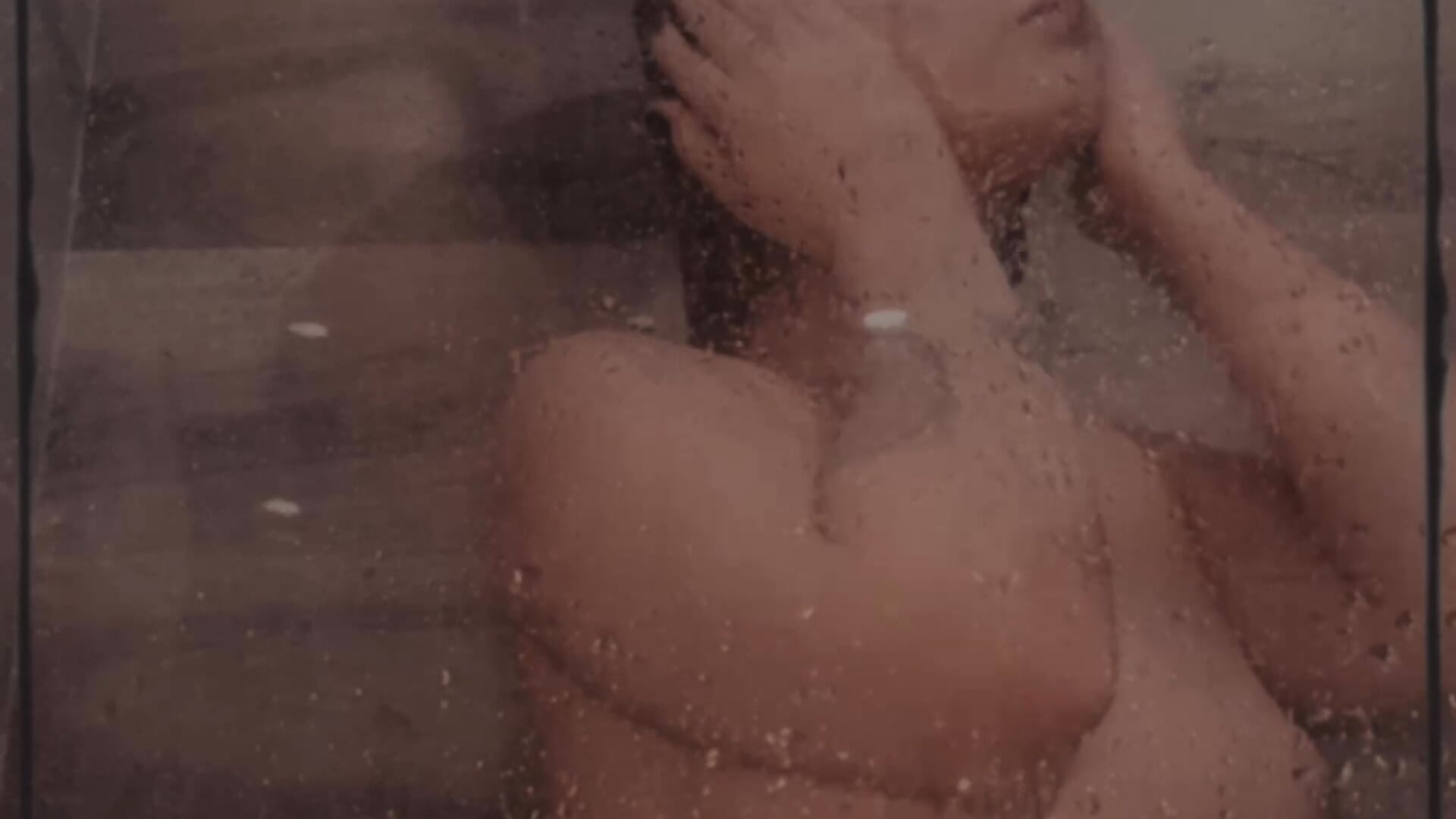 take a shower before the stream❤️ - video by SophieWannaPlay cam model
